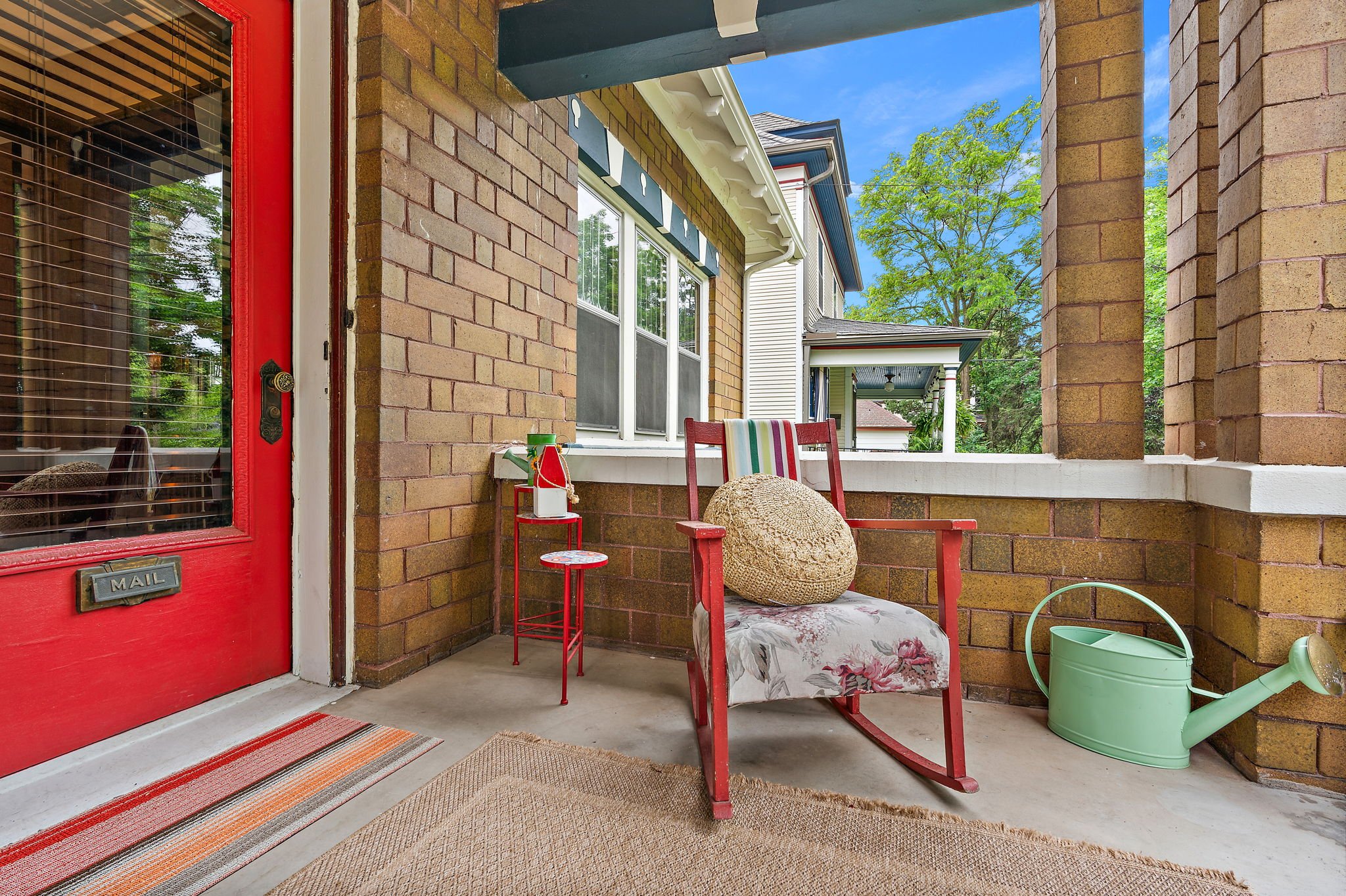 Behind the Scenes at Roxy Rentals: 💸Why Buying and Selling Homes Keeps Us Growing📊