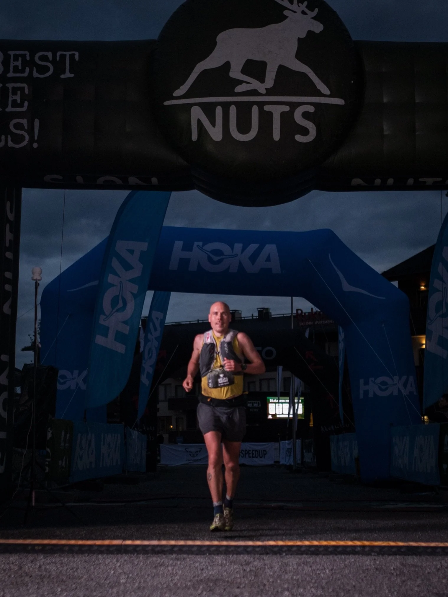 NUTS Karhunkierros numeroina 👇

17:09&rsquo;11
170,3km
3950m vertikaalia
7min huoltohommia
6:00min/km keskivauhti
13l nestett&auml; = noin 750ml/h
1570g hiilareita = noin 91g/h
176 004 askelta = 174 askelta/min
5 kaatumista 🆘

Photo credits: 1. &am