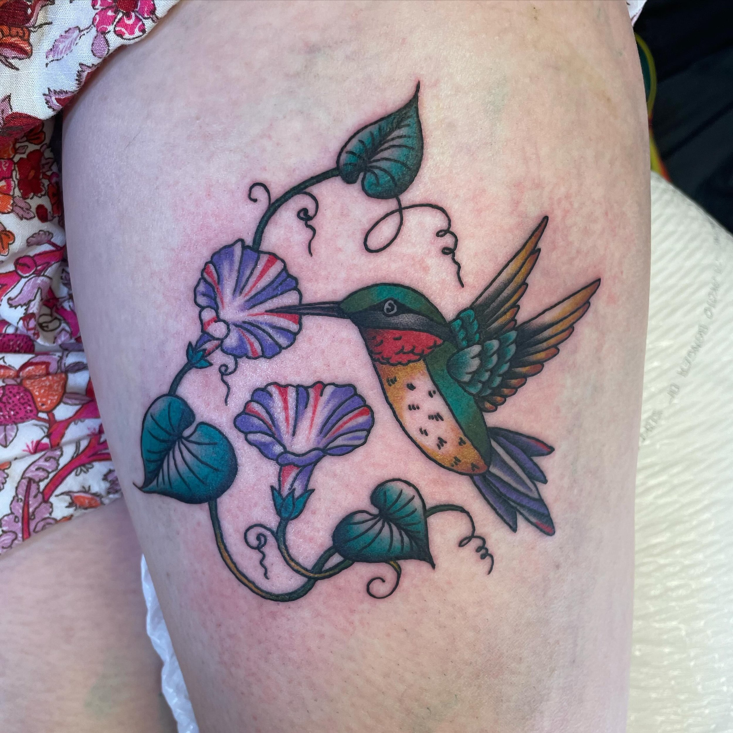 lil hummingbird from Dusty! @dusty.tat2 

to book with Dusty, fill out the form linked in their bio! 😎

#hummingbirdtattoo #naturelover #tinybirds