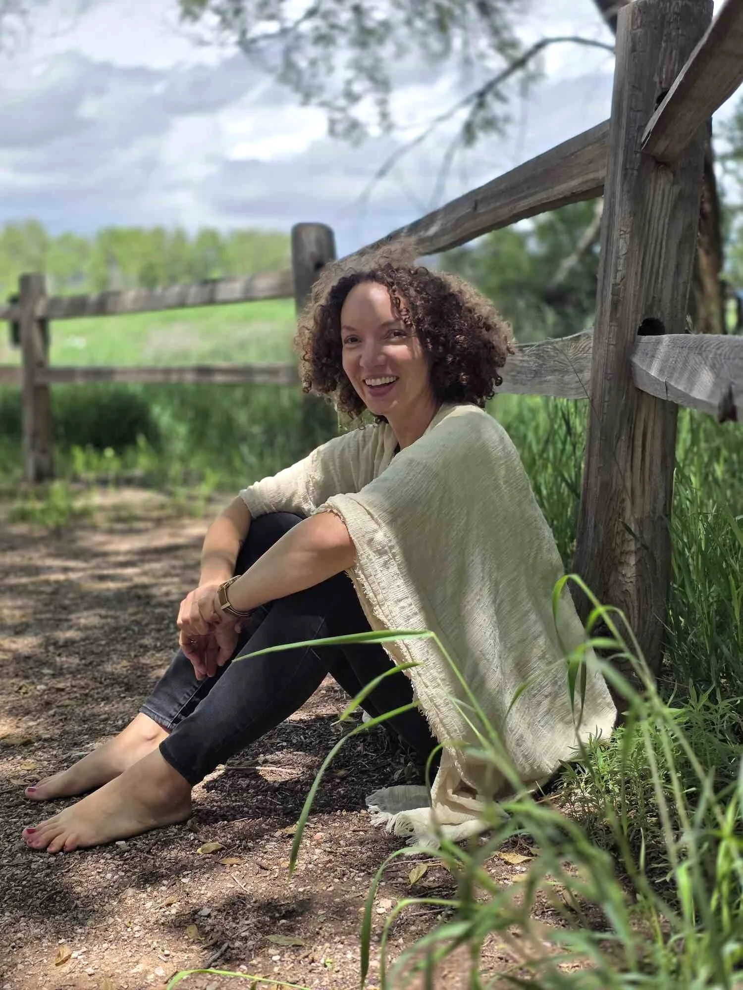 Copywriter Stéphanie McGuirt sitting outside by wooden fence
