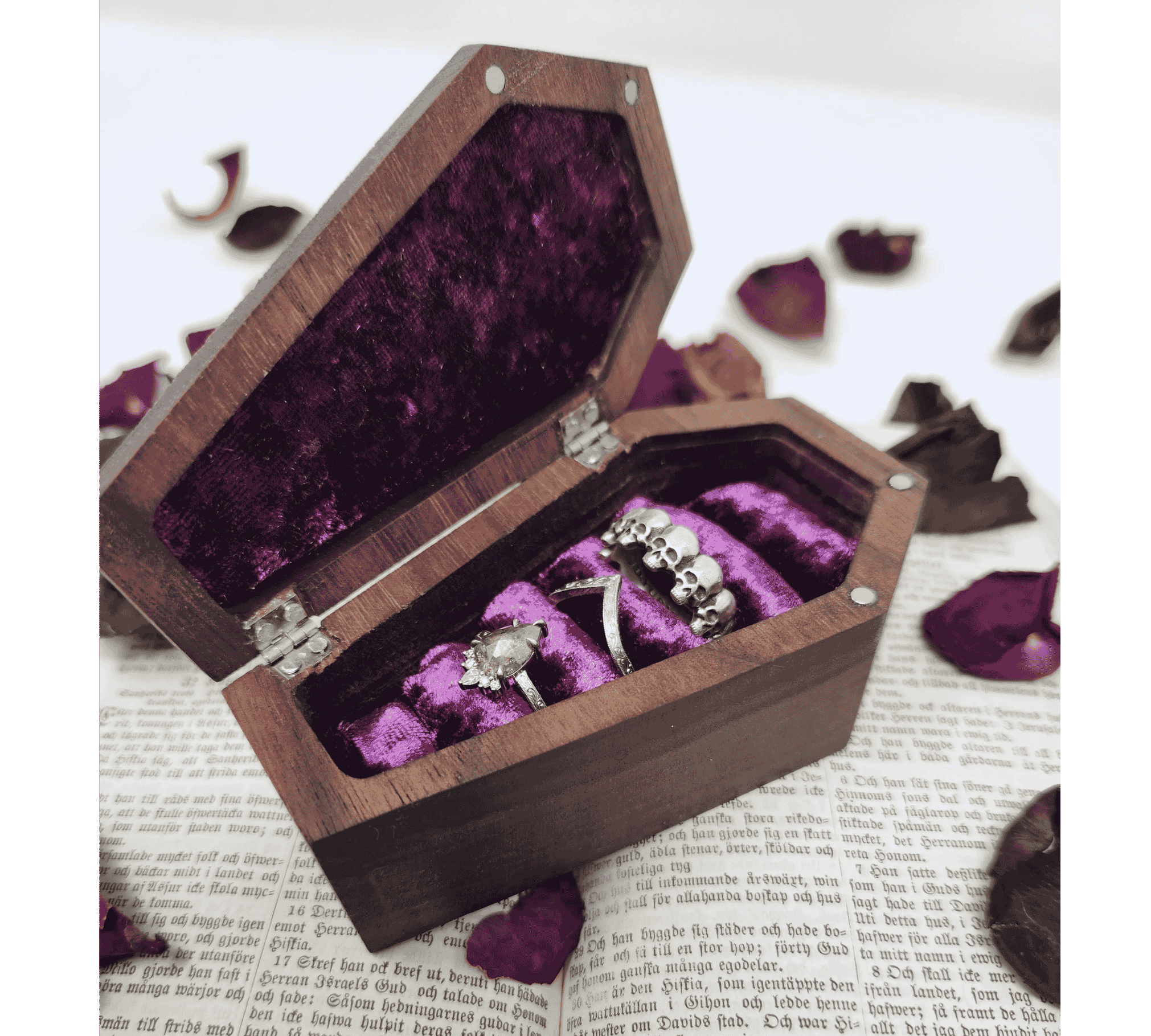 Coffin-Ring-box-display-purple.png