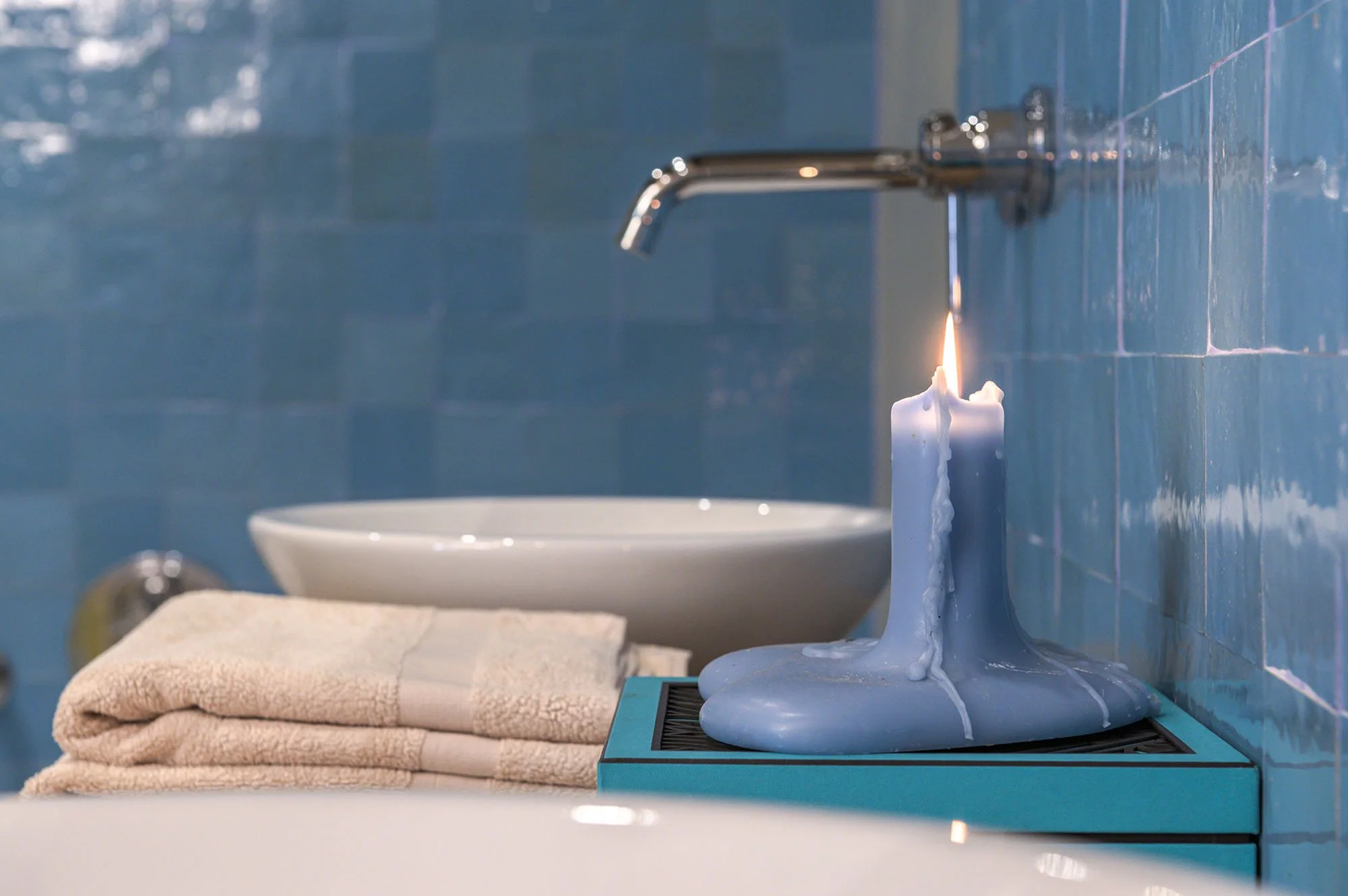 salle de bain bleu 1er etage .jpg