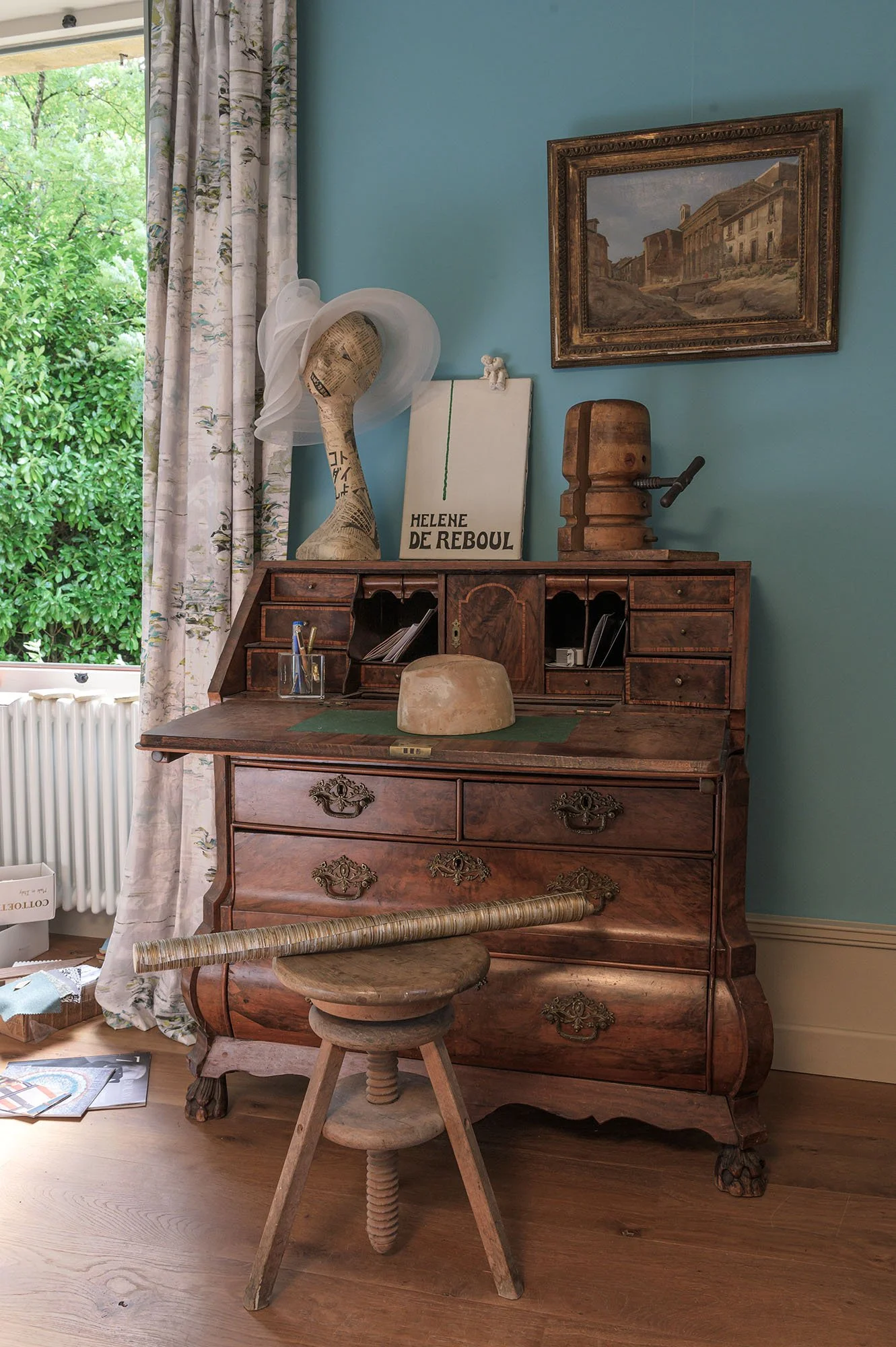 helene de reboul hat and sign 3.jpg