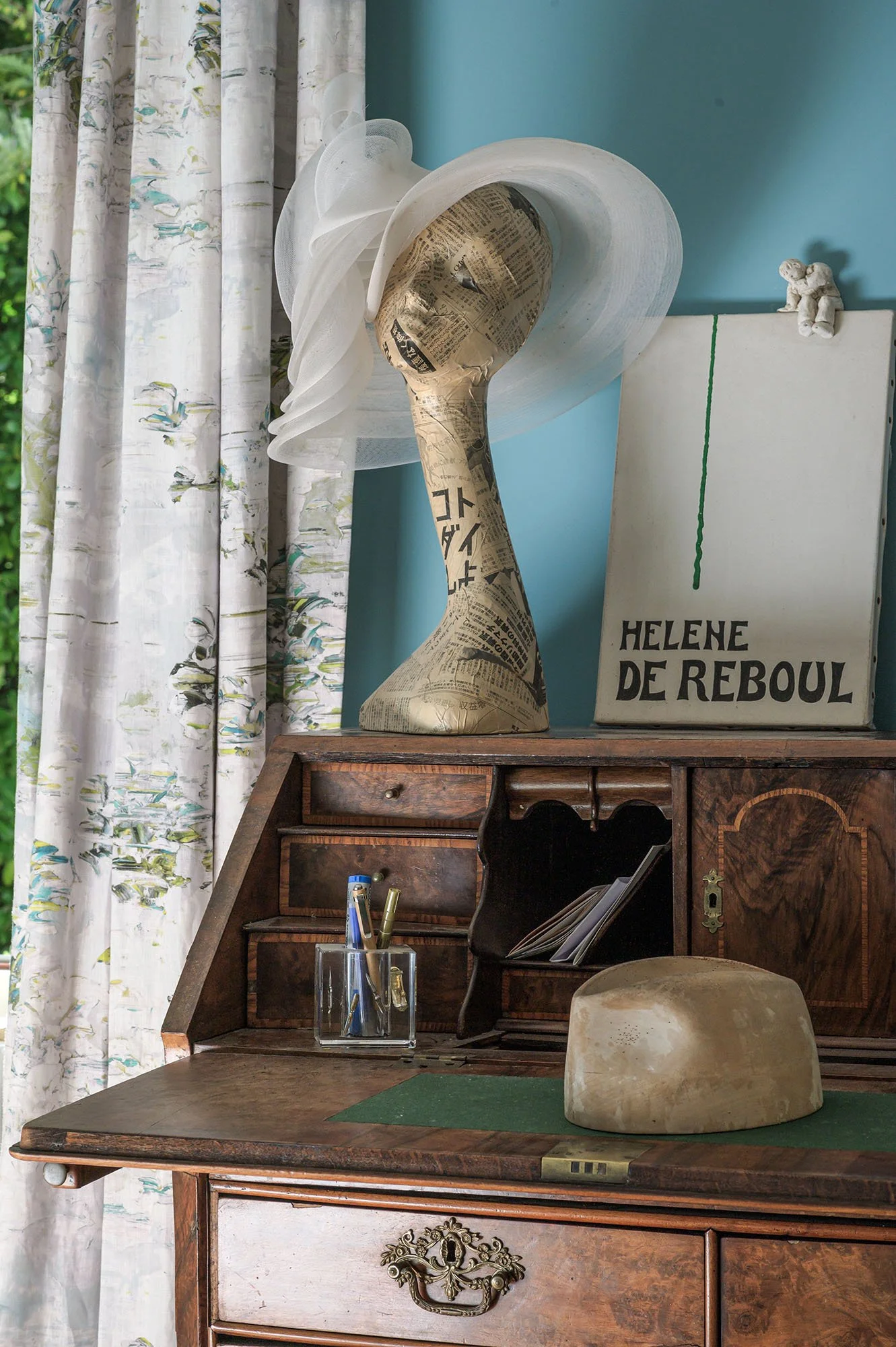 helene de Reboul hat and sign.jpg