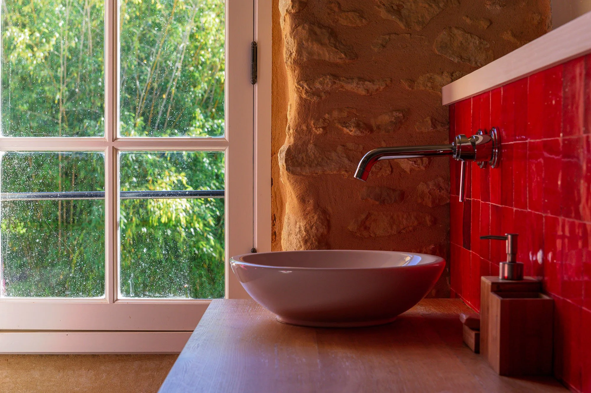 salle de bain rouge 2 jpg.jpg