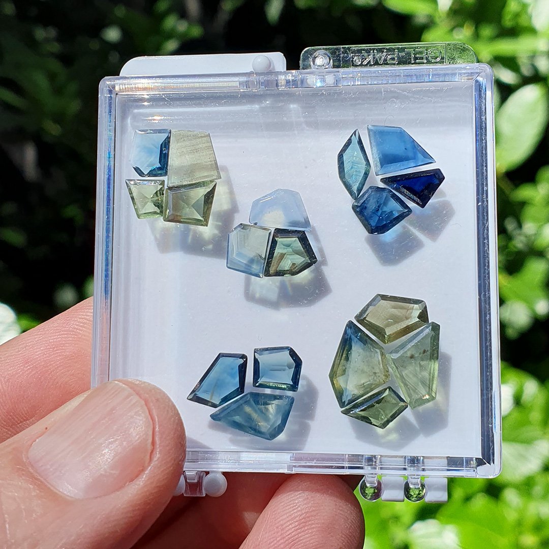 Australian Sapphires - Freeform - Mixed Colours - 18pcs - 19.3tcw
