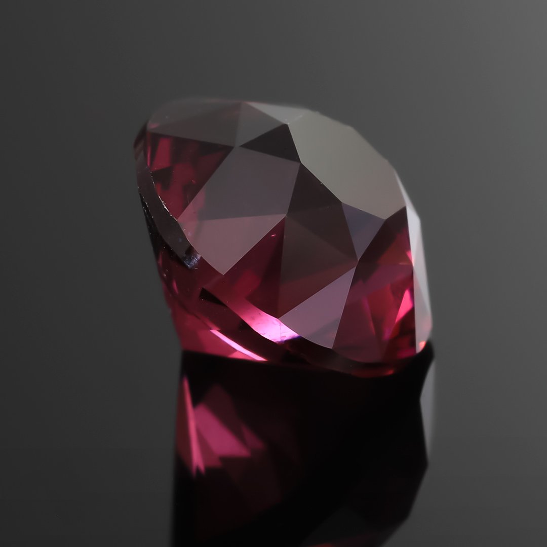 Rhodolite Garnet - Split Mains Round Brilliant - 4.48ct by Doug Menadue