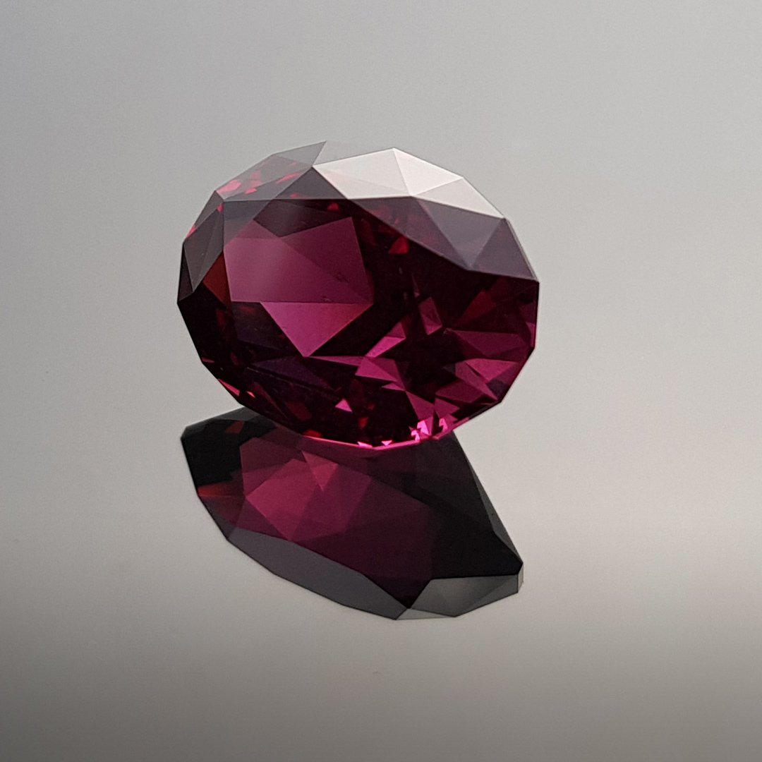 Bespoke Gems - Rhodolite Garnet - Supernova Oval - 5.98ct by Doug Menadue