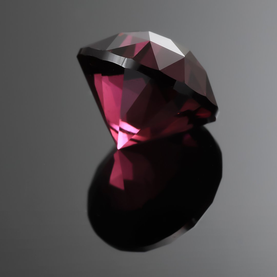 Rhodolite Garnet - Split Mains Round Brilliant - 4.48ct by Doug Menadue