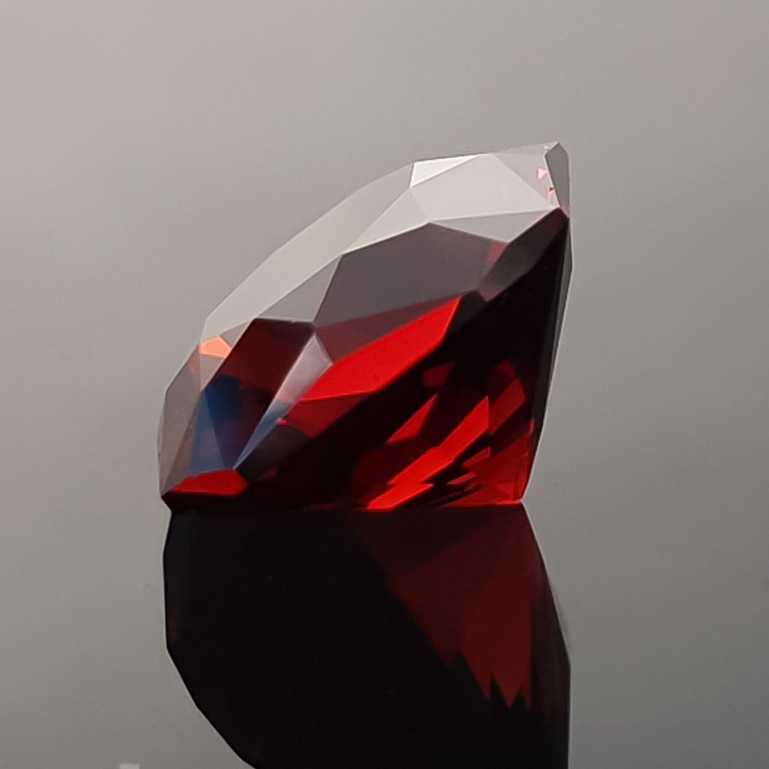 Bespoke Gems - Malaya Garnet - Flanders Brilliant - 2.1ct by Doug Menadue