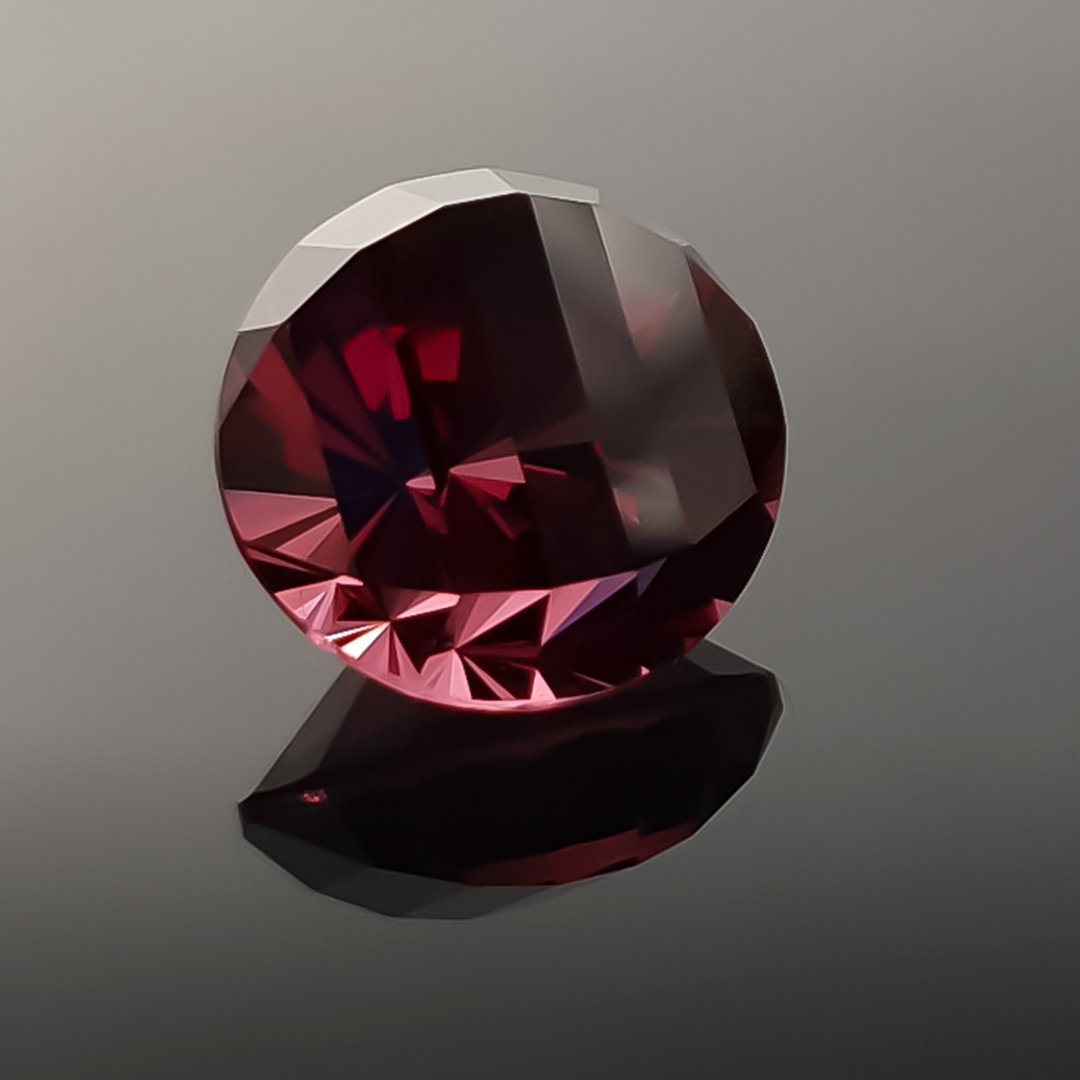 Bespoke Gems - Imperial Garnet - Bar Round - 1.7ct by Doug Menadue