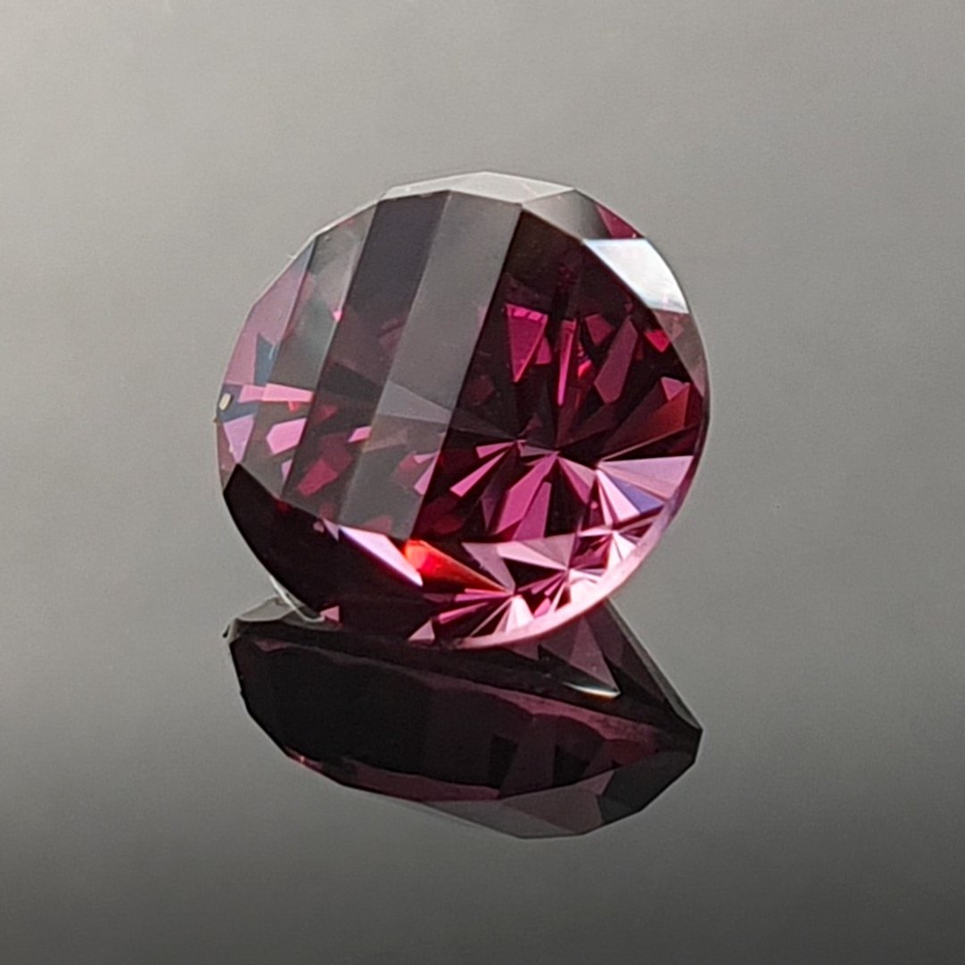 Bespoke Gems - Imperial Garnet - Bar Round - 1.7ct by Doug Menadue