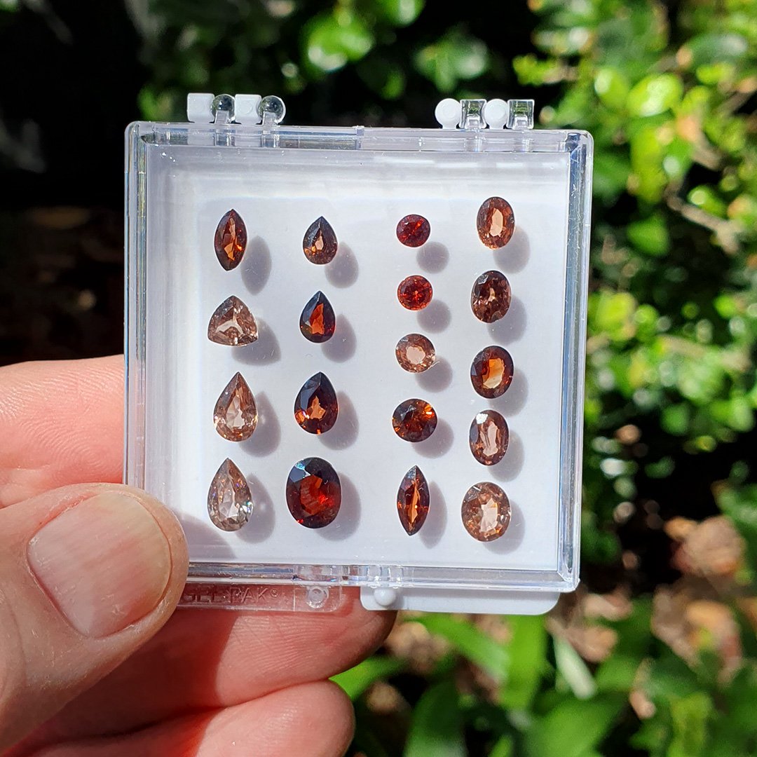 Australian Zircons - Mixed Shapes - 18pcs - 15.5tcw