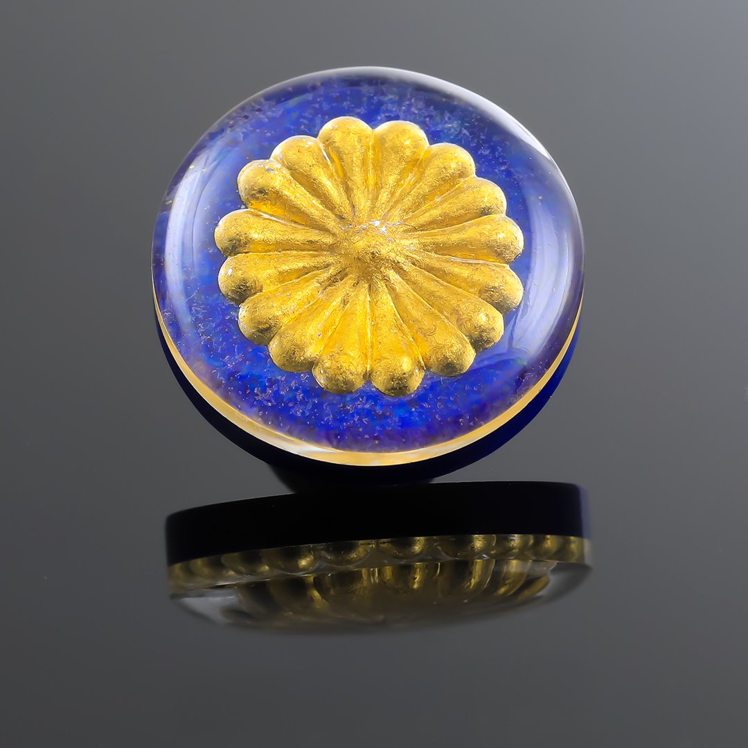 Bespoke Gems - Lapis Lazuli with Gold Leaf - Chrysanthemum Seal - 13.71ct by Doug Menadue