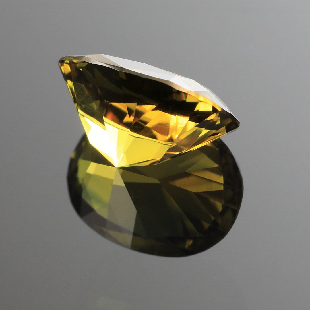 Australian Green Yellow Parti Sapphire - Oval - 3.24ct