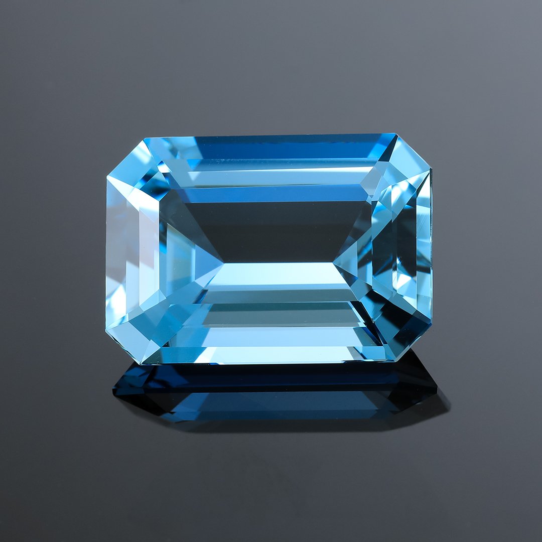 Brazilian Espirito Santo Aquamarine - Emerald Cut - 14.73ct