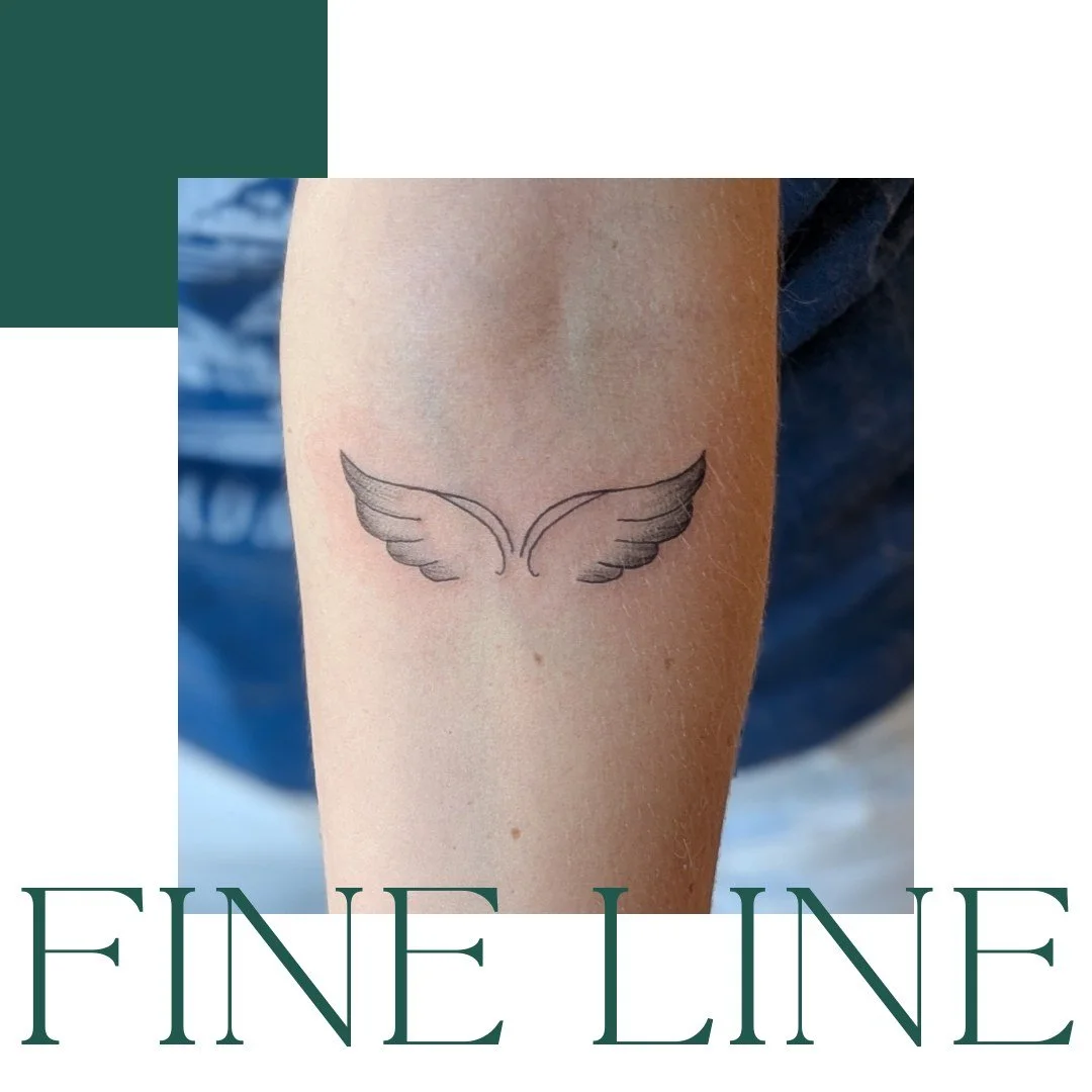 ✨ ✨ 𝐅𝐢𝐧𝐞 𝐋𝐢𝐧𝐞 𝐯𝐬. 𝐓𝐫𝐚𝐝𝐢𝐭𝐢𝐨𝐧𝐚𝐥 𝐓𝐚𝐭𝐭𝐨𝐨𝐢𝐧𝐠 &mdash; 𝐖𝐡𝐚𝐭&rsquo;𝐬 𝐭𝐡𝐞 𝐃𝐢𝐟𝐟𝐞𝐫𝐞𝐧𝐜𝐞? ✨✨
At Meadow &amp; Charm, we love helping you choose tattoo styles that fit your aesthetic. Here&rsquo;s a quick breakdown to