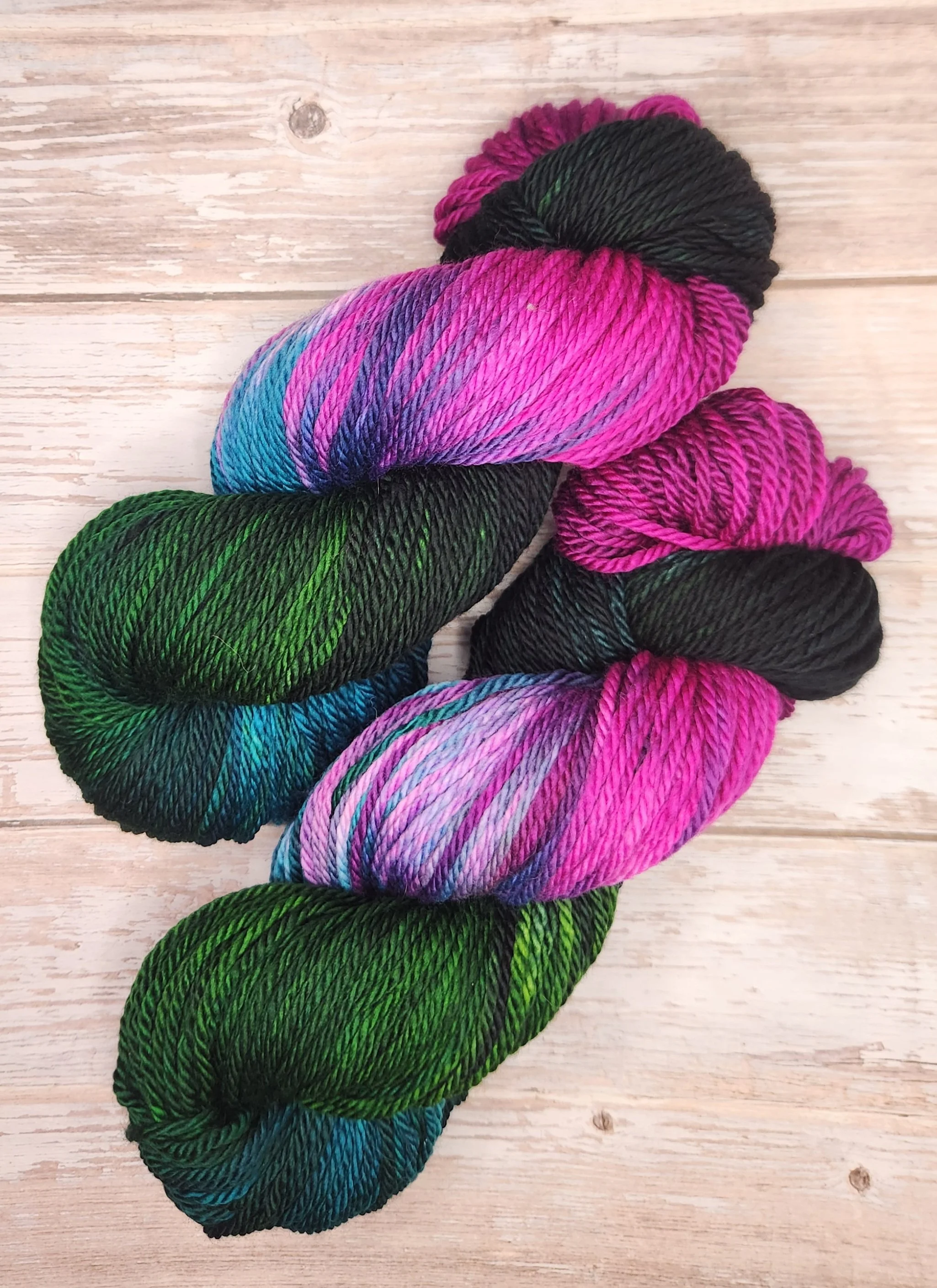 Worsted / Aran weight yarns, 3-ply - 100% Superwash Merino Wool, approx. 182 yards (100g)
