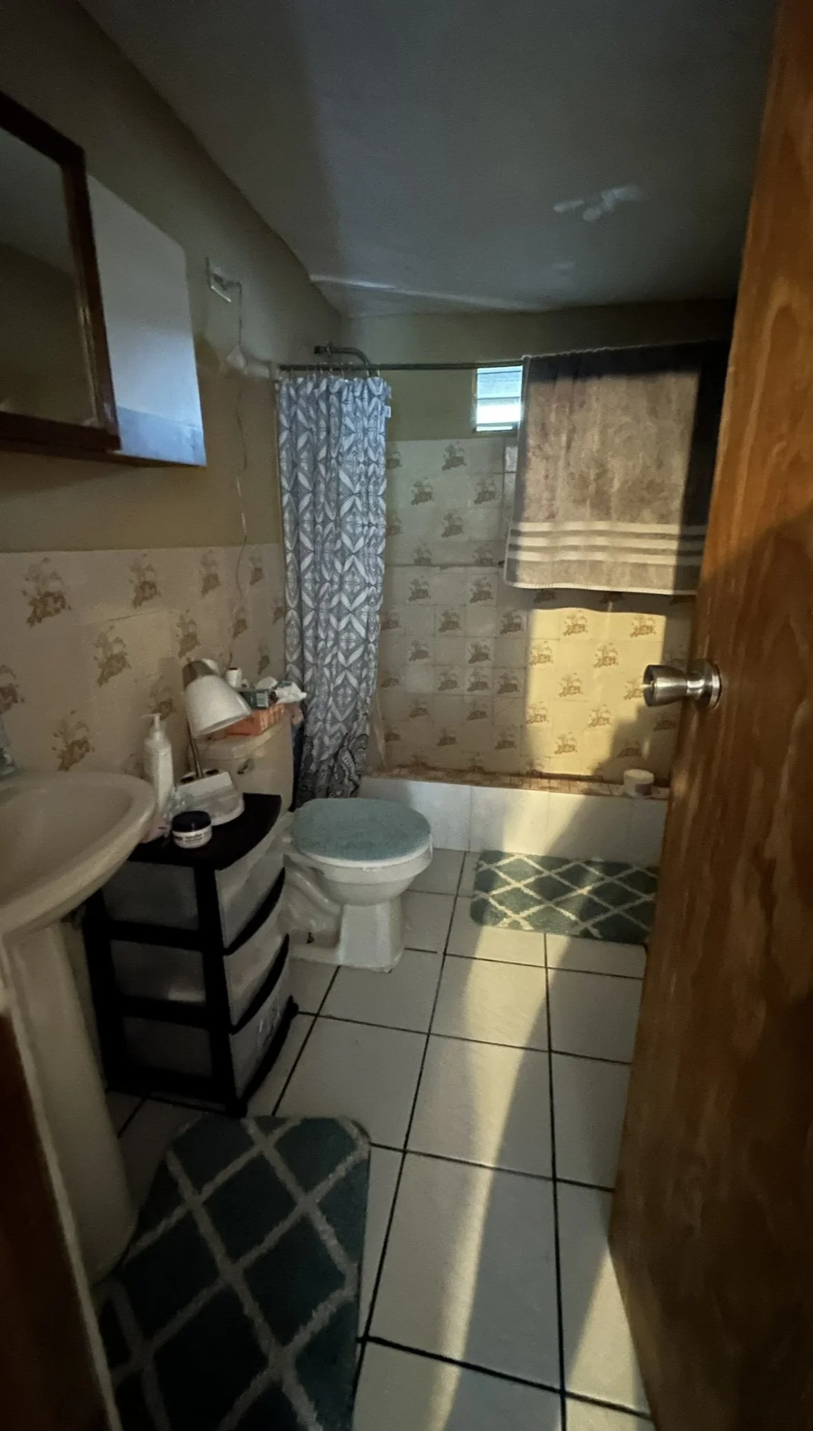 unit 2 bathroom.jpg