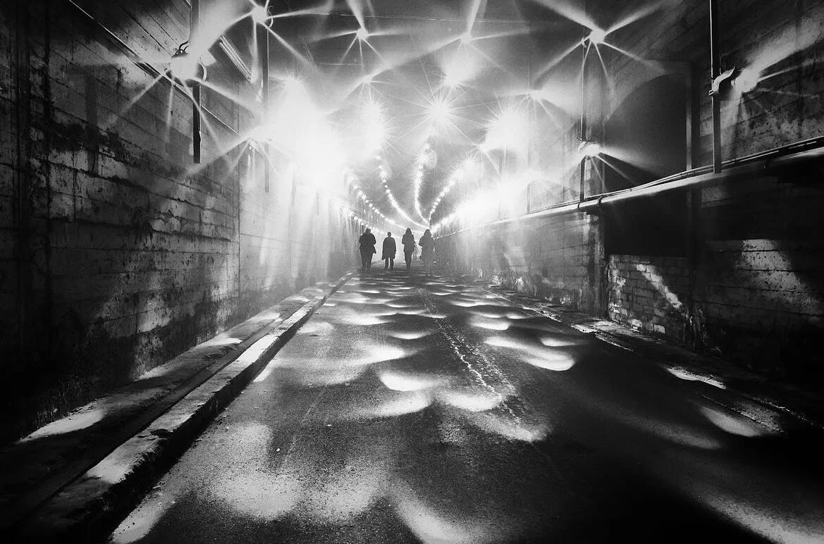 📷 Repost @edwardhpdirks 

Featuring the wonderful work of Sydney photographer Edward Dirks, creating an awesome mood here in the Wynyard tunnels at Vivid!

For more wonderful photography please visit the artist&rsquo;s gallery @edwardhpdirks 

_____