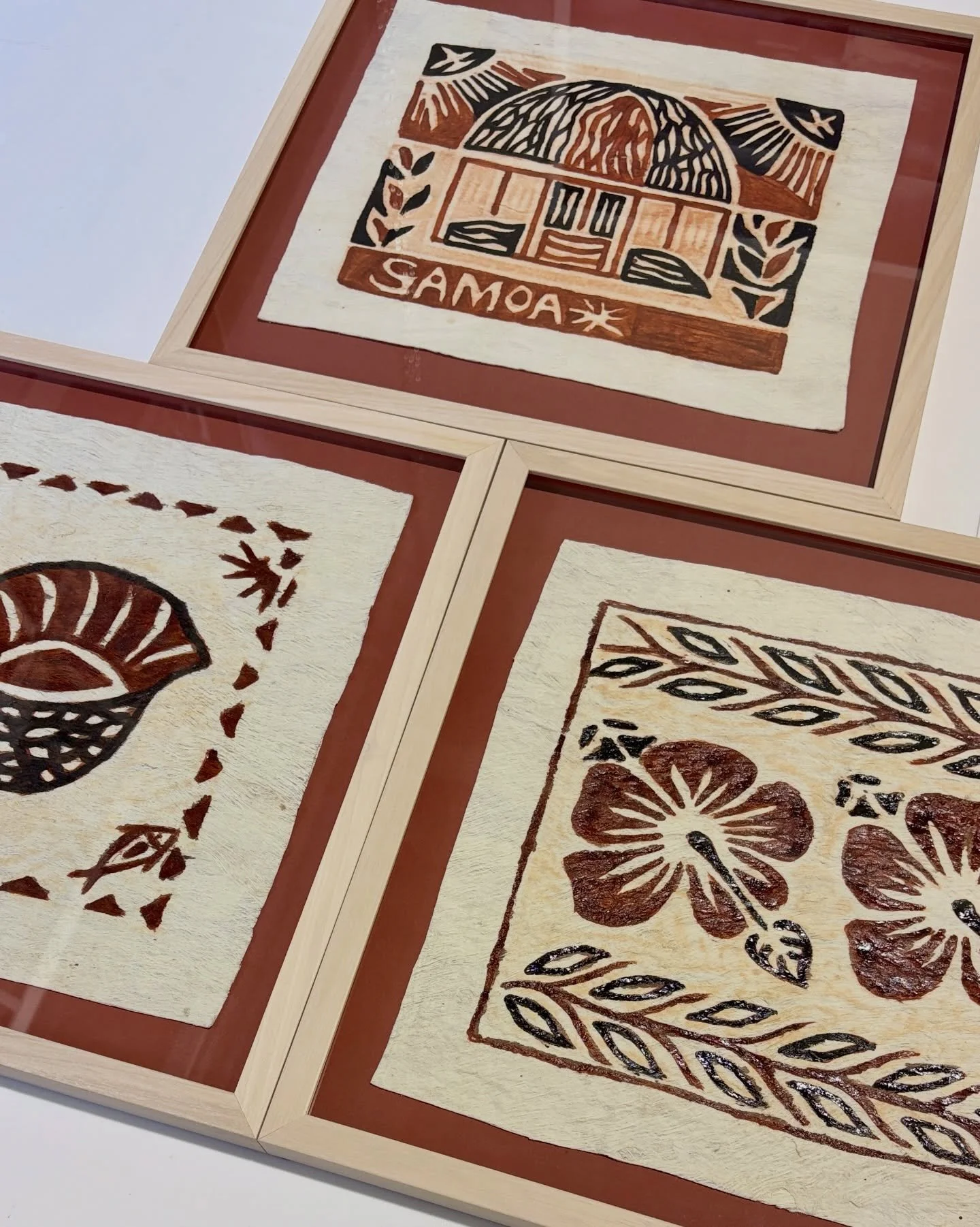 Our customer&rsquo;s holiday memories and artworks from Samoa are now protected and framed with an ochre matboard and lime wash box frame for a natural yet striking wall feature.

#customframingsydney #samoa #samoanartist #barkcloth
