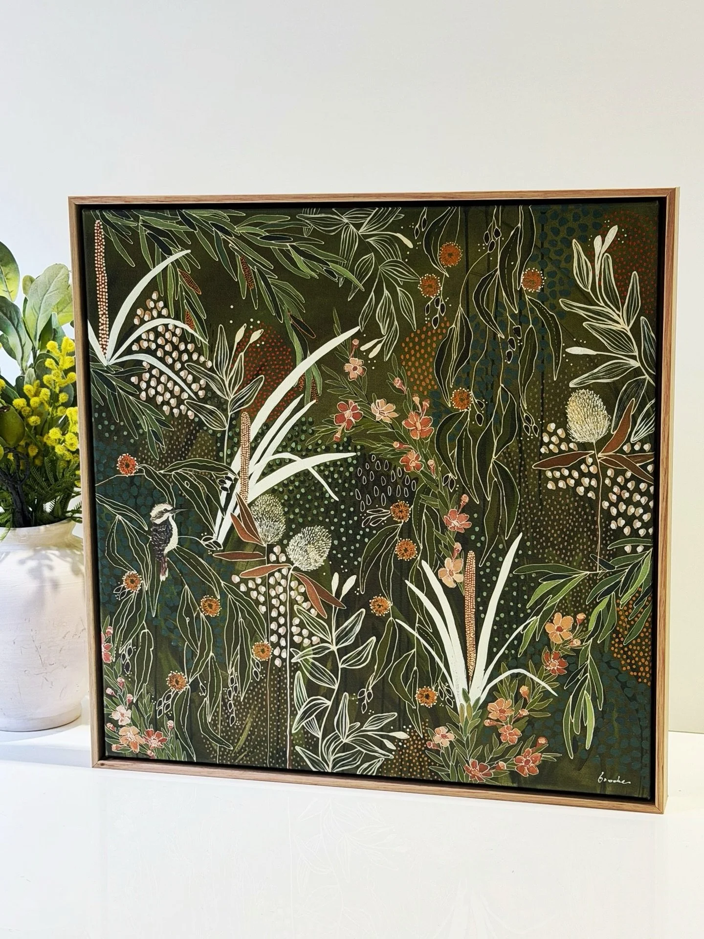 This beautiful botanical artwork by @stephbrooke_art is perfectly paired with a natural timber float frame bringing the Australian landscape indoors🍃🍂

#customframingsydney #australianartist