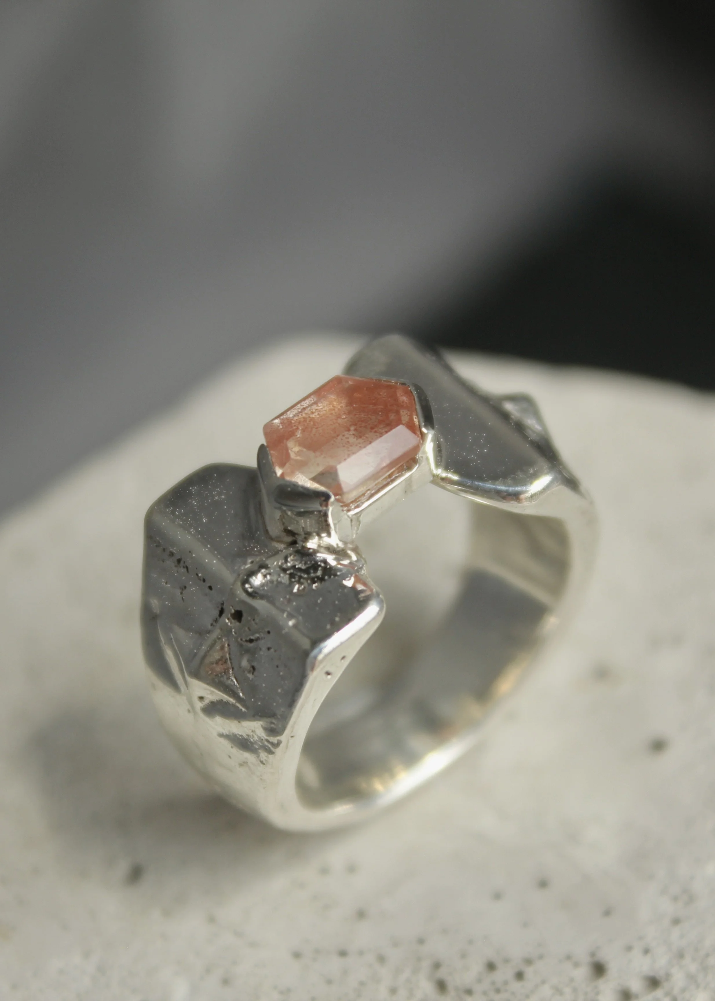 Schiller Sunstone Lithomancy Ring - Size 7.5