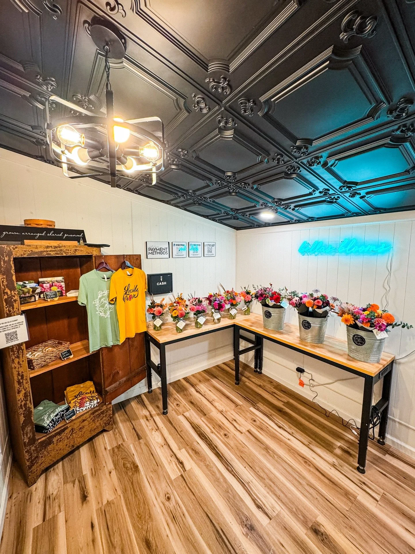 ‼️ We need your help! ‼️

We&rsquo;re steadily getting things ready for the launch of our 5th season of locally grown flowers at Bella&rsquo;s Blooms (including Season 3 of The Studio). Hard to believe it&rsquo;s been that long!

What started as an i