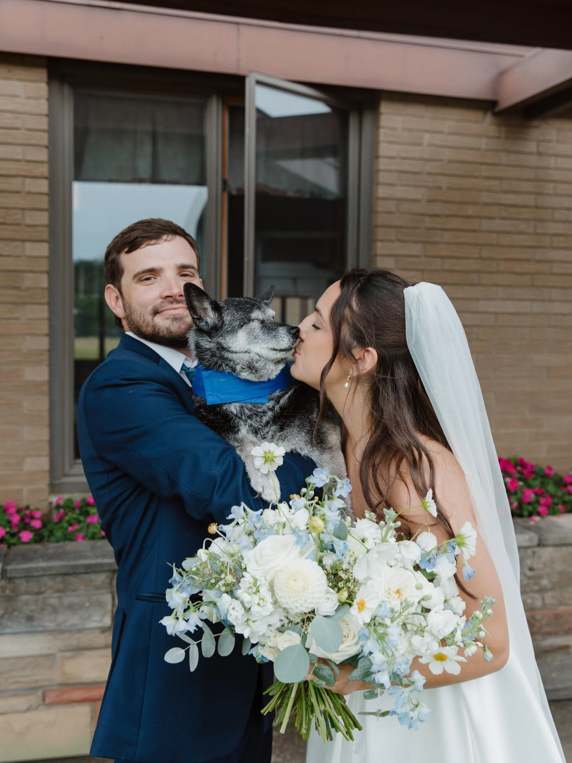 That feeling when Bella&rsquo;s Blooms designed your bridal bouquet. 😍💐

M+Z
📷: @kaylimaephotography

#bridalbouquet #flowerfarmerflorist #weddingflowers #alacarte #blooms