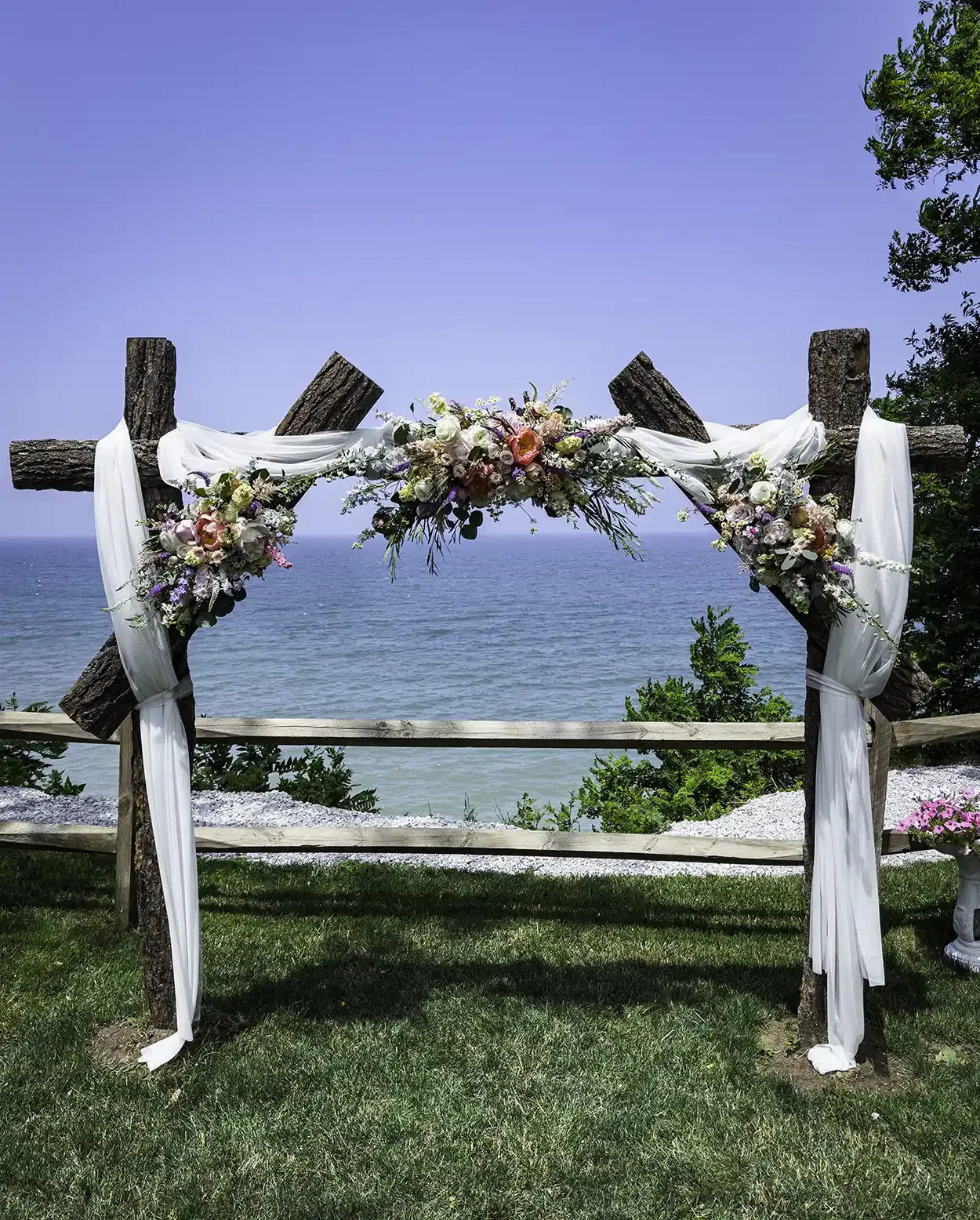nk-best-wedding-florist-erie-pa-arch-install.webp