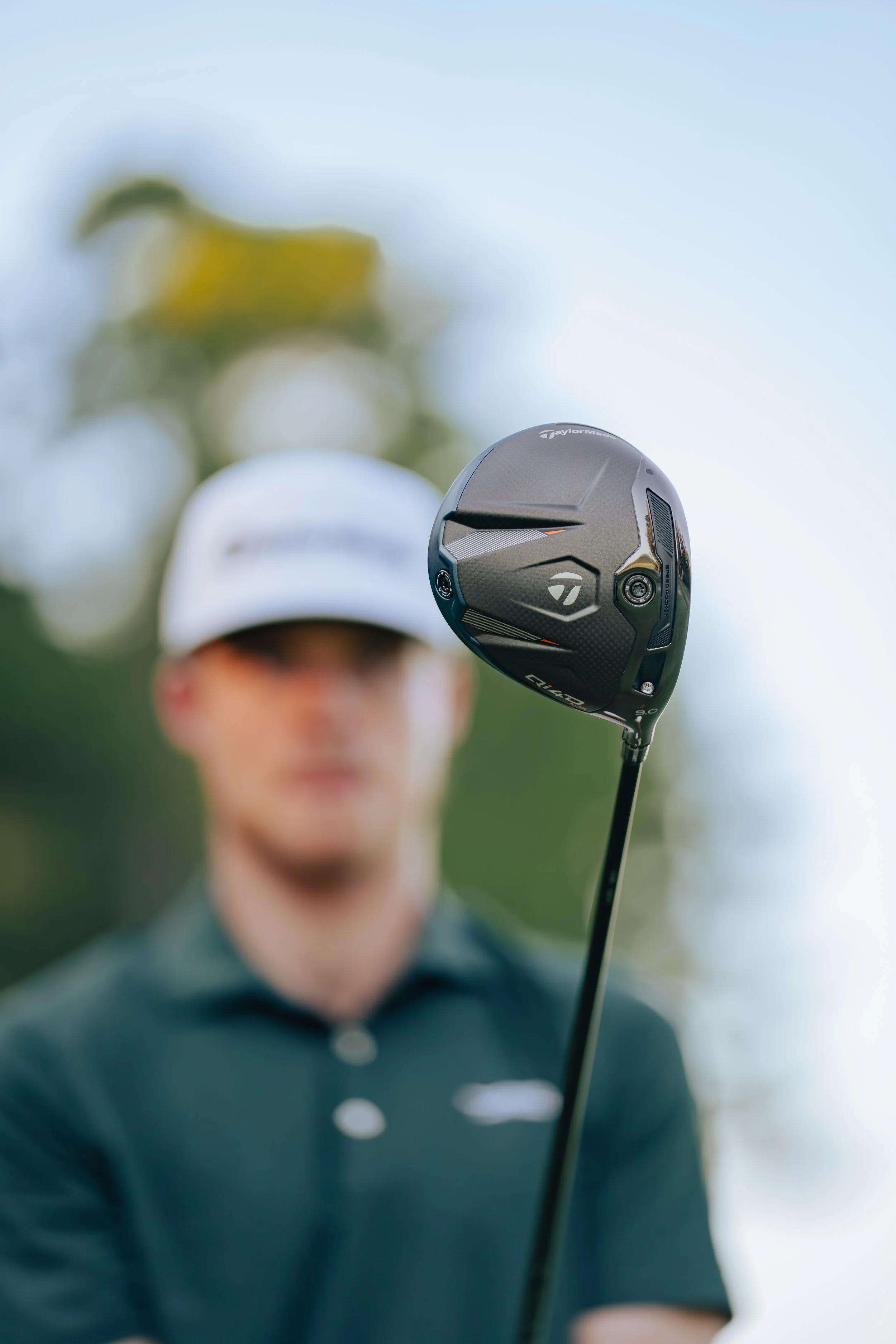Nahaufnahme eines TaylorMade Drivers beim individuellen Driver-Fitting