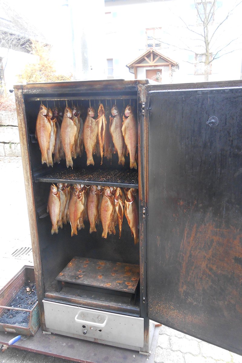 Forellen-im-Räucherschrank-2.jpg