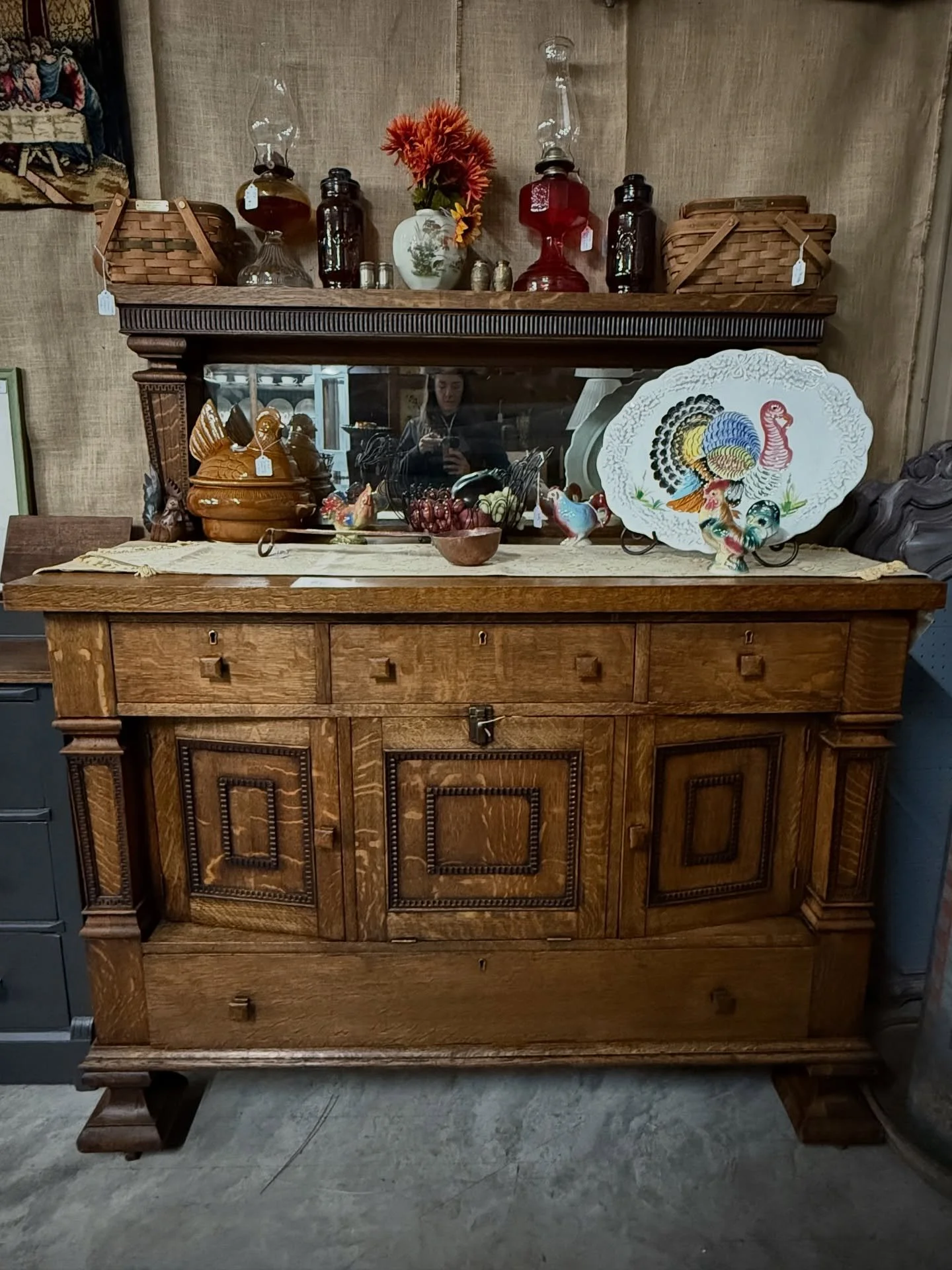 Celebrating autumn (and the last day of Fall Foliage) with this grandiose oak buffet. The angled doors and beaded detail make this one unique. More views in Stories! 
Presented by From Ashes, Rust & Dust
Price via DM
Doors are open 12 - 5 toda