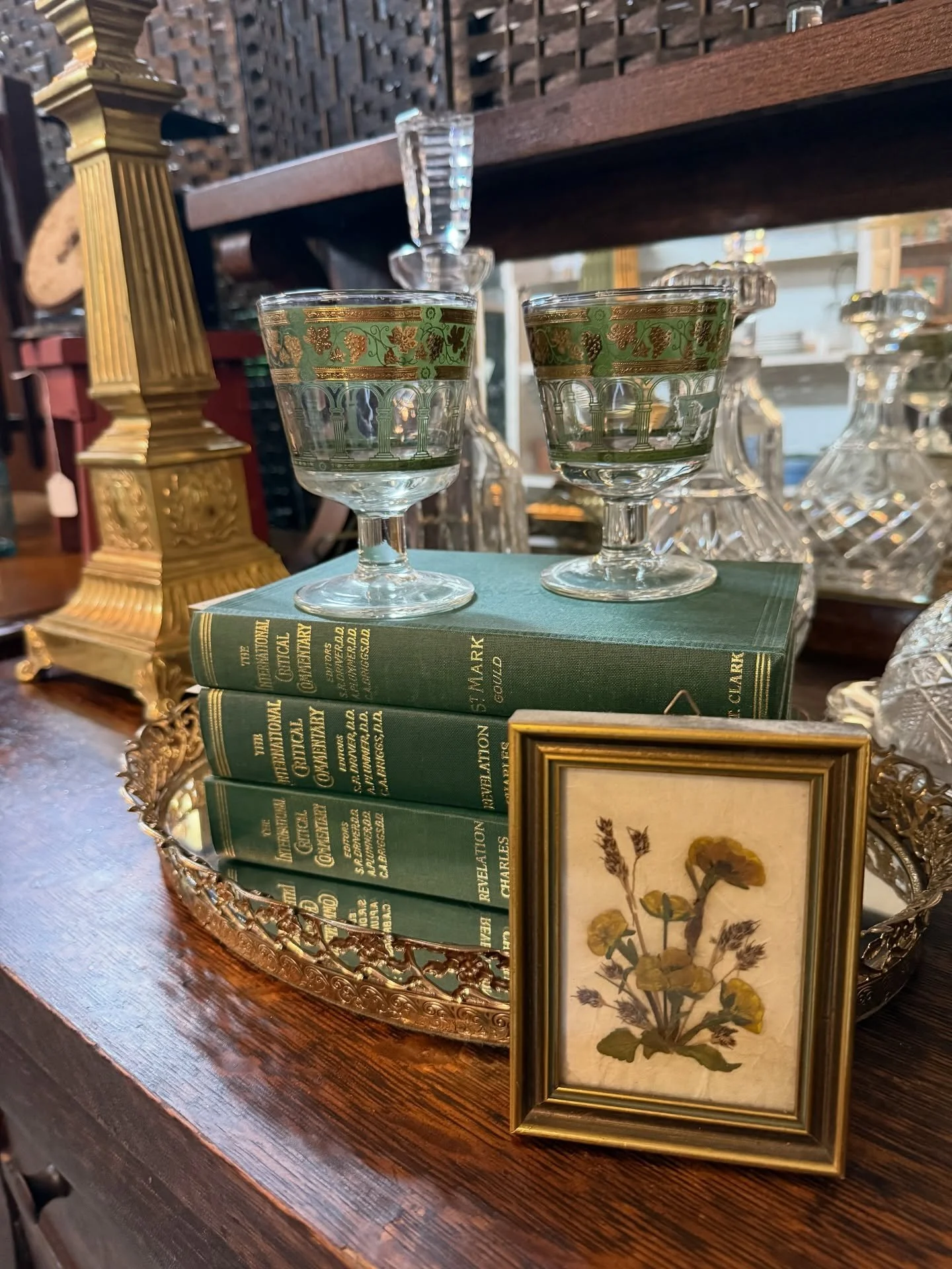 I needed a green-blue kind of Tuesday ๐ค
See y’all 10 - 5!