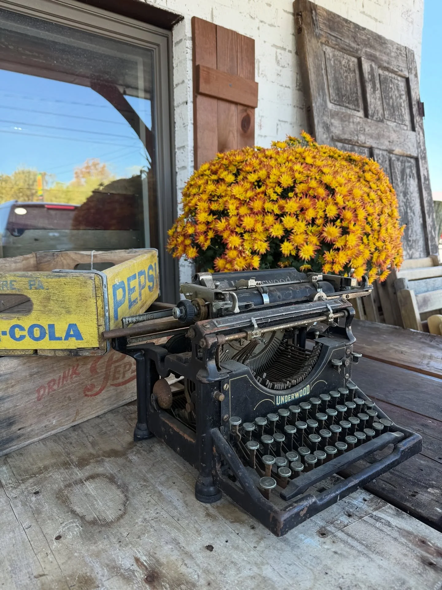 Weekend vibes โ๐ผ 
๐ Friday 10 - 5
๐ Saturday 10 - 5
๐ Sunday 12 - 5