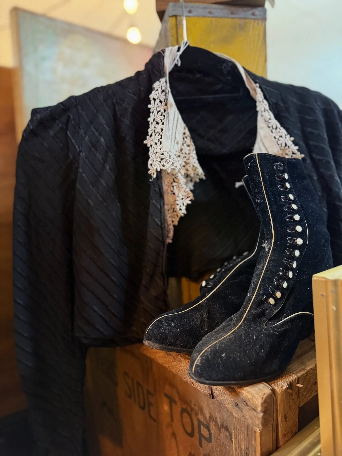 Reasons why my favorite color never goes out of style ๐ค
Happy Sunday, y’all. See you 12 - 5!