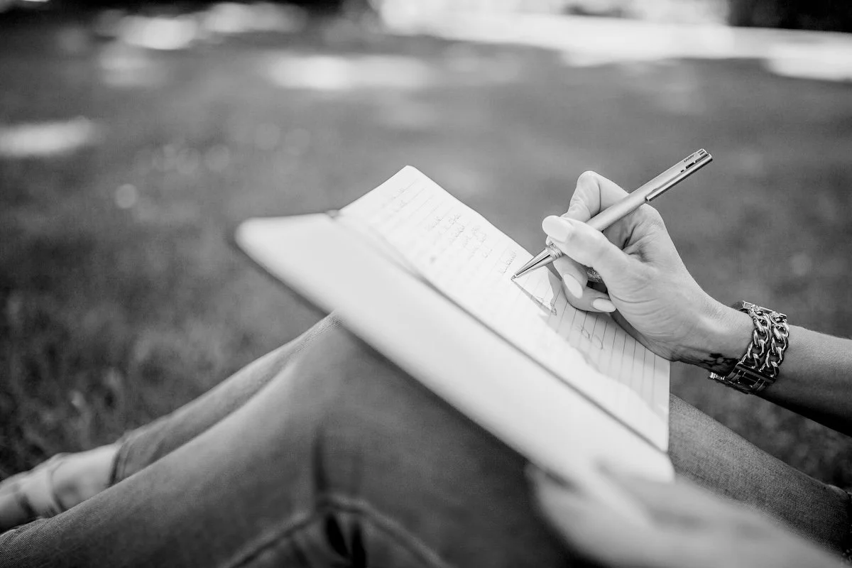 hire a ghostwriter and ghostwriting services with the Ghostwriters Agency