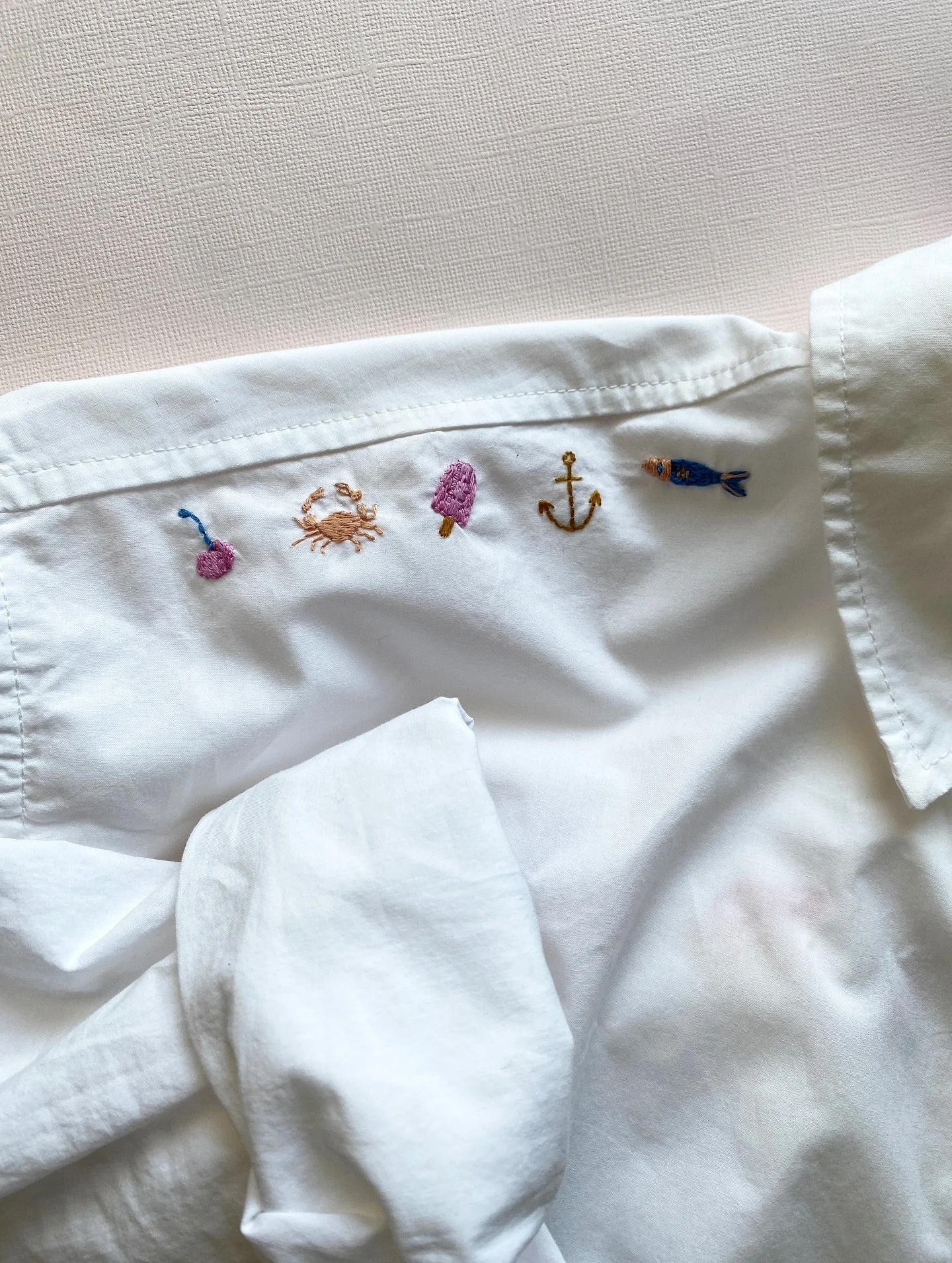 🍒🐟🍧summer ⚓️🦀✨

#handembroidery #stickandstitch #summeroutfits