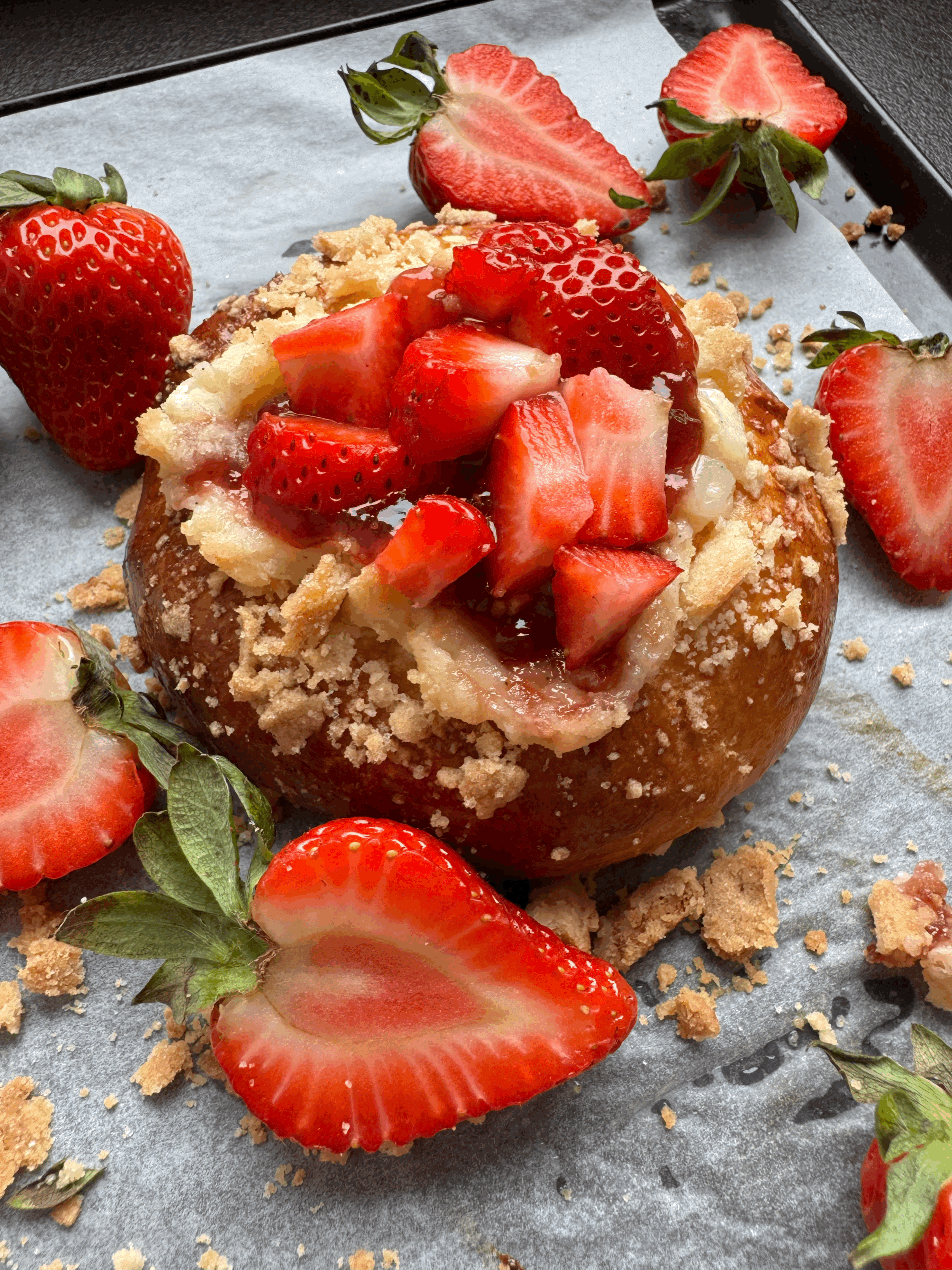 Strawberry Cheesecake Streusel Buns