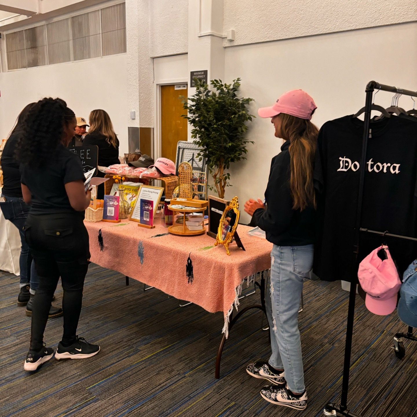 💖🌎💖🌎💖🌎💖🌎💖🌎💖🌎
Flying world wide at these vendor market pop ups!
Gracias everyone for the support &amp; hope folks liked their free libros. 
Catch us at @wild.poppy.whittier for Small Biz Saturday on 11/30, 11:00am - 4:00pm
💖🌎💖🌎💖🌎💖🌎