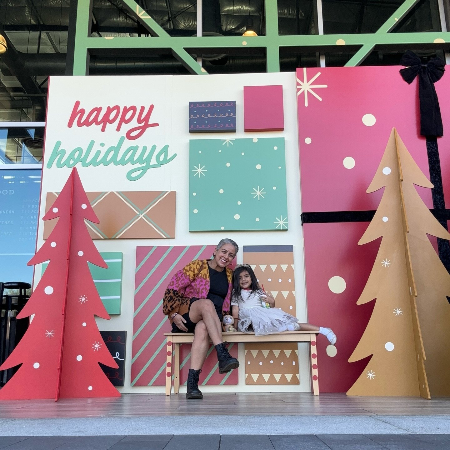 making memories, every moment... 
happy holidays from baby girl &amp; mami 
paz.amor.justicia, always. ✌🏽
