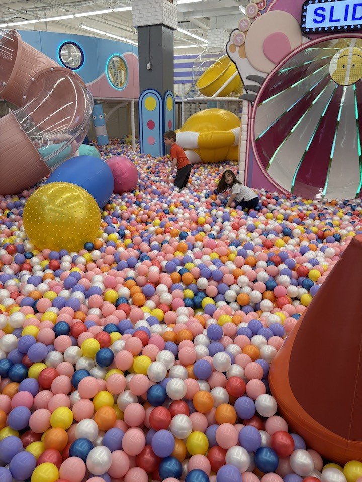 WEST HARTFORD, CT’s INDOOR PLAY CENTERS AND ADVENTURE PARKS