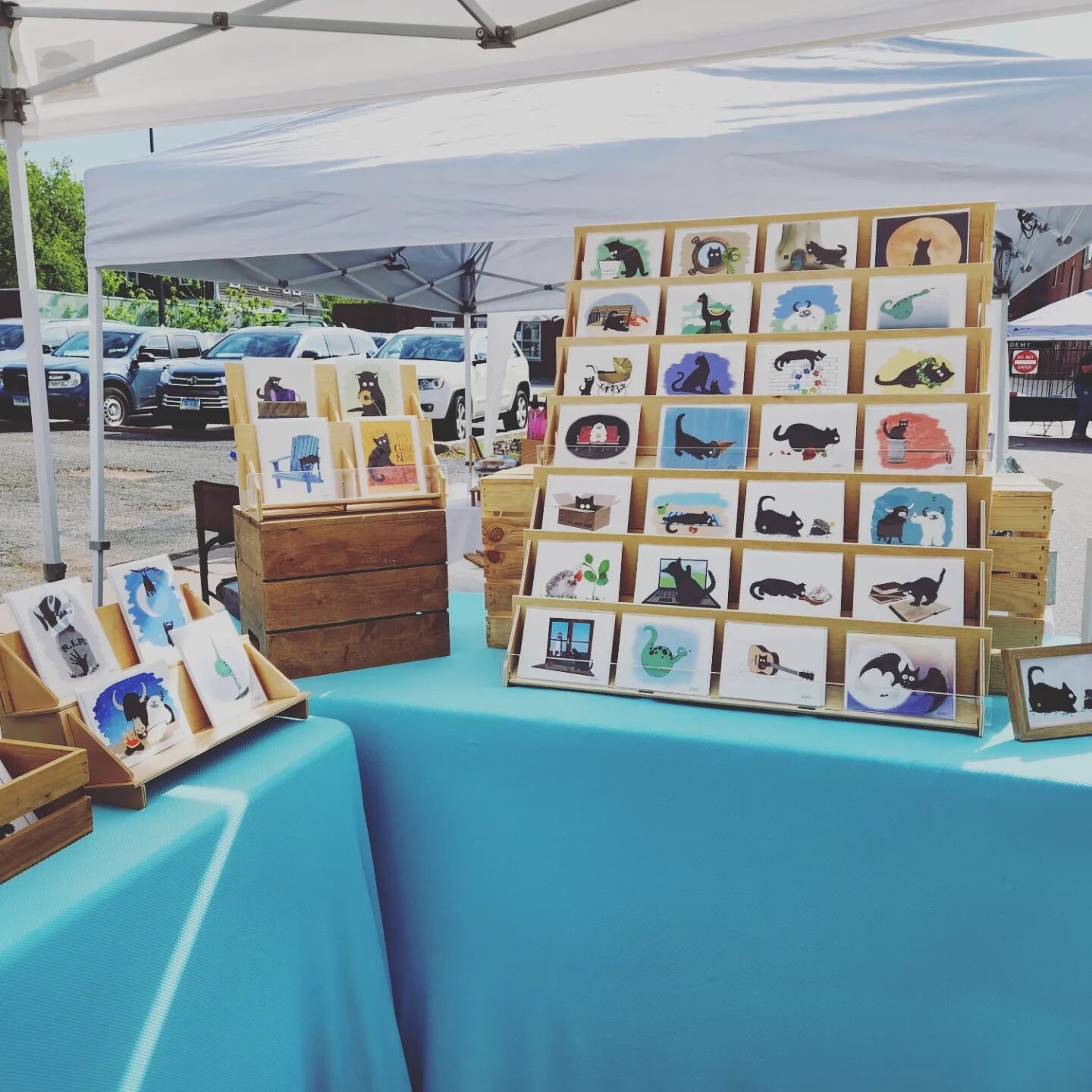 It's craft fair day! We are all set up at @themarket1115 until 4pm along with a bunch of amazing artists. The weather is beautiful, the breeze is perfect. Swipe to see our new display and stickers!
.
.
.
#fallenpeachlane #greetingcard #craftfair #cta