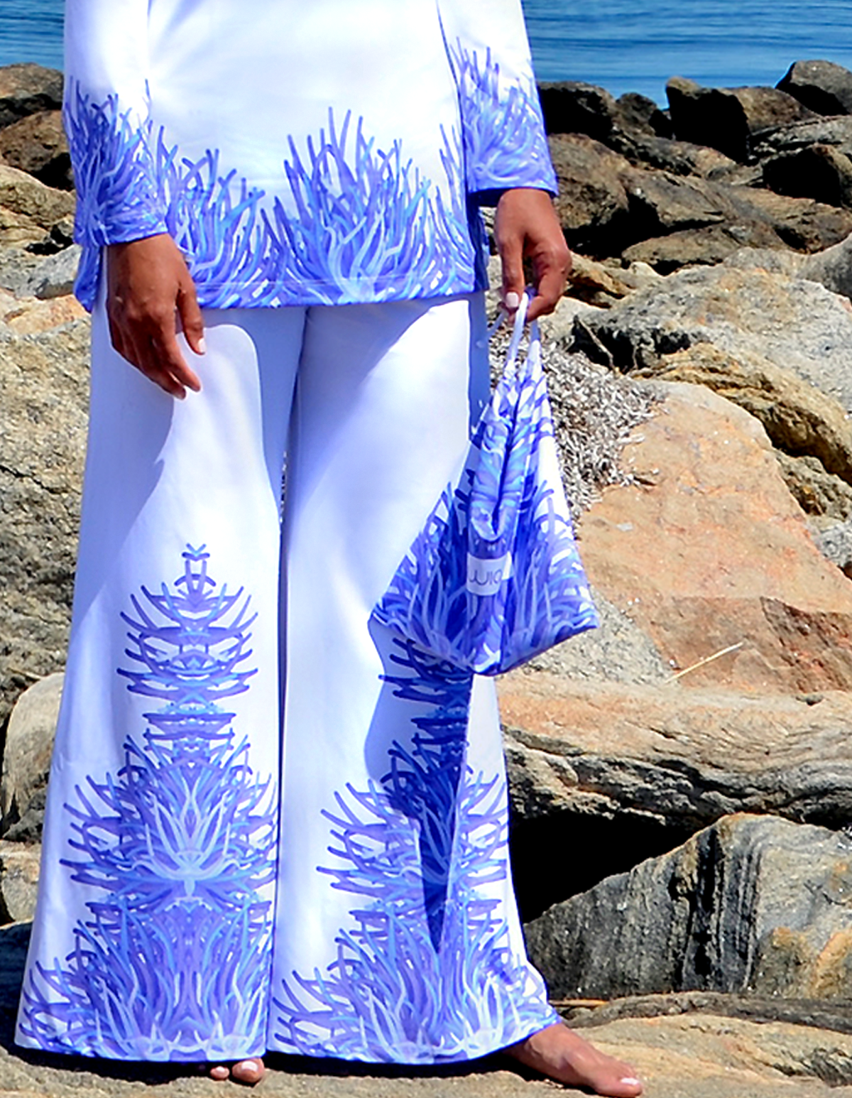 tiwiaanemone shoot tunic bottom pants bag close.png
