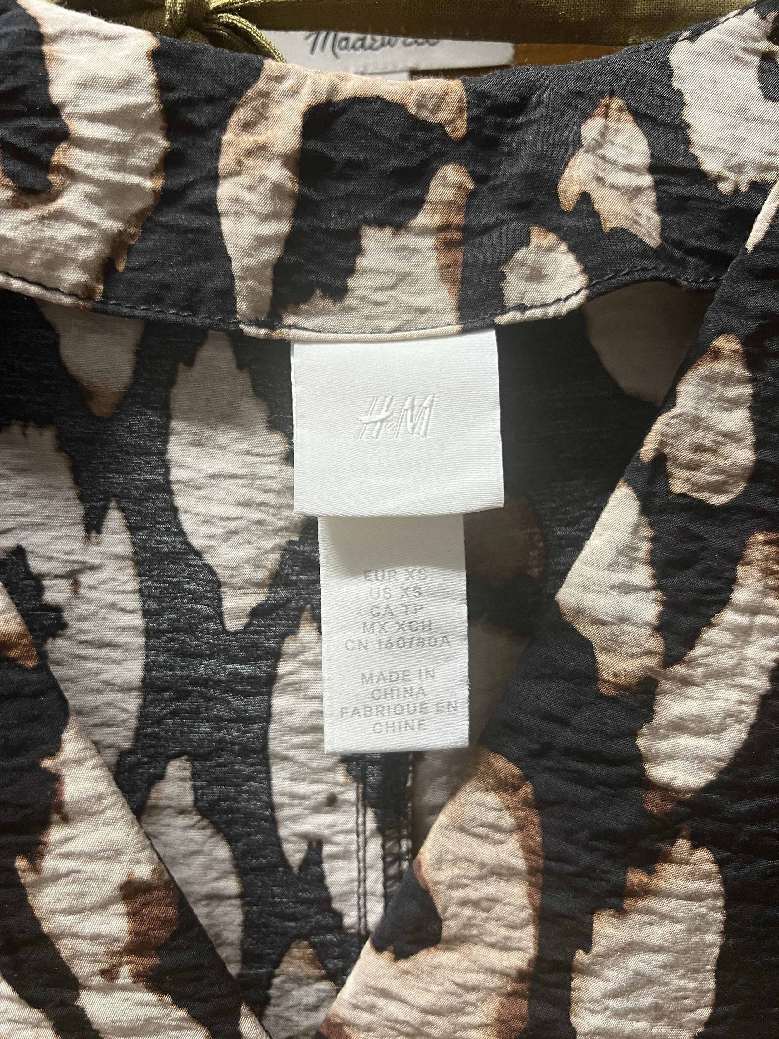 H & M Label_small.JPG