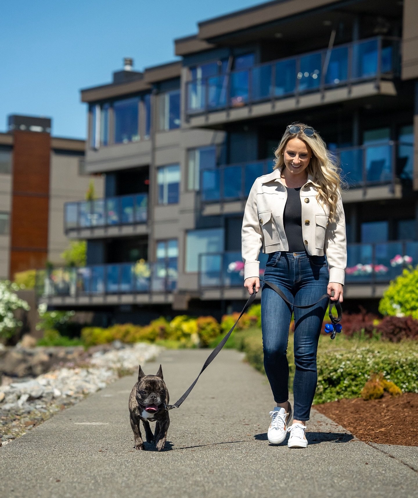 One of my favorite walking buddies! Fonzi and I are loving this turning weather for our walks by the water 🙌

There are so many great hidden walks around Lake Washington! Where&rsquo;s your favorite?! 

#kirklandrealestate #kirklandwa #kirklandwashi
