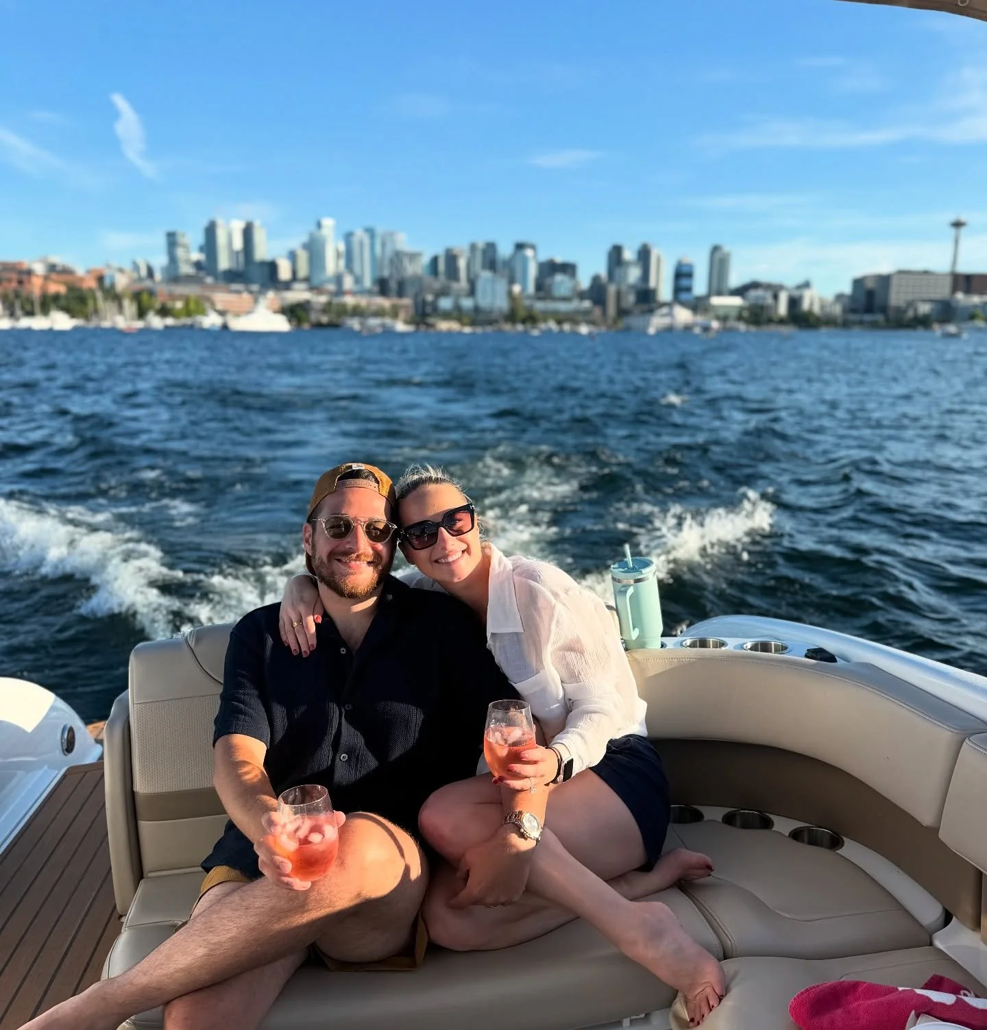 Cruising into golden hour 🚤 Seattle summers showing off again!

#seattlesummer #seattleboating #seattlerealestate #seattlerealtor #bellevue #kirklandliving #kirklandlife