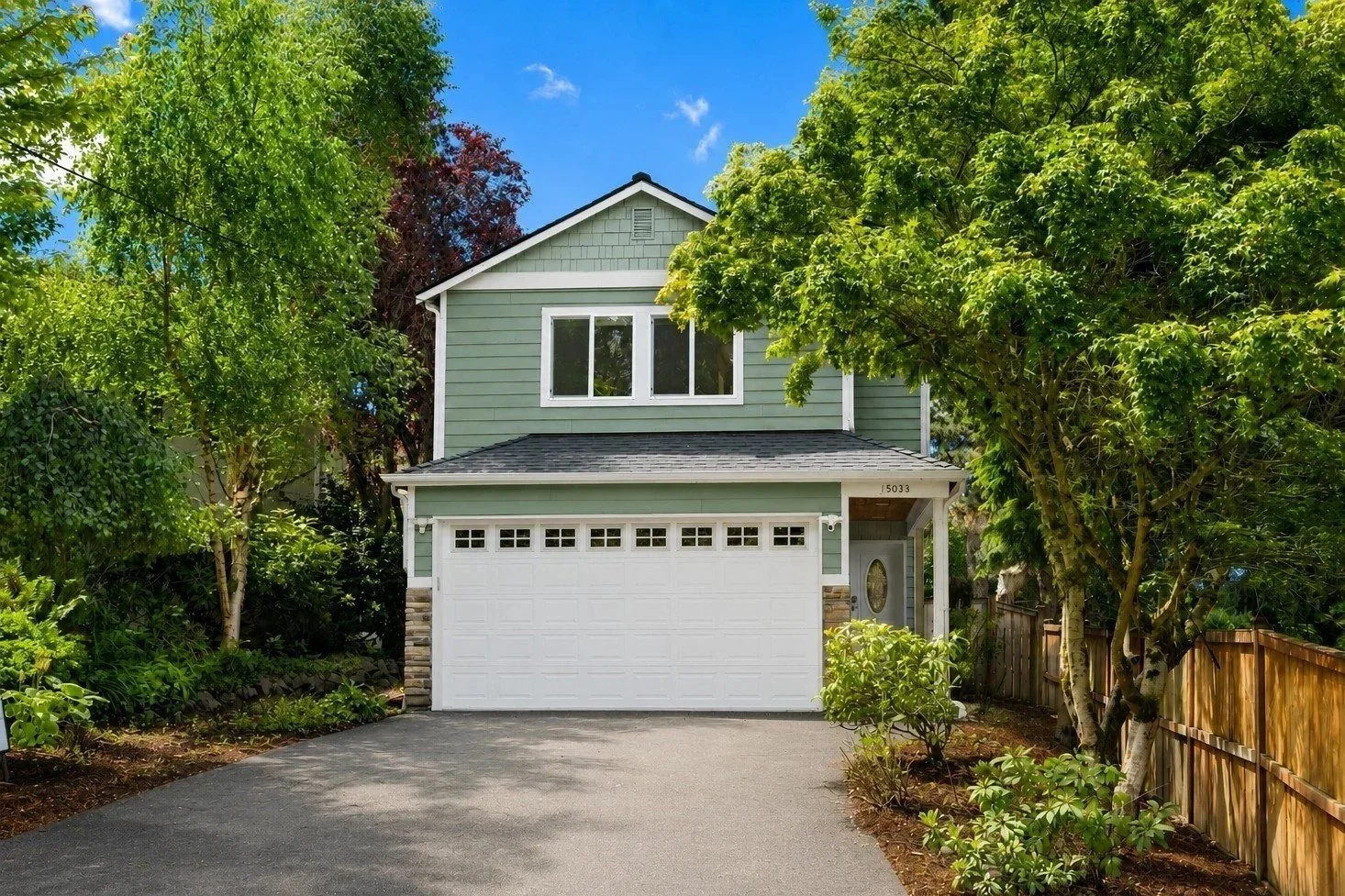 15033 70th Ave NE, Kenmore 3 BD | 2.5 BA | 2,200 sqft $1,030,000