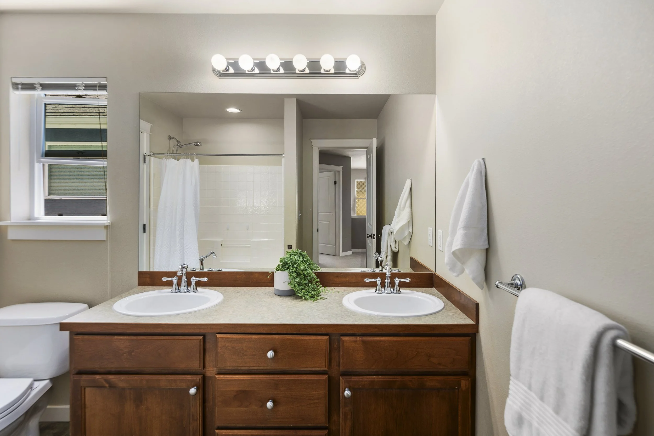 Houses for sale Bothell WA _Full Bathroom 1.jpg