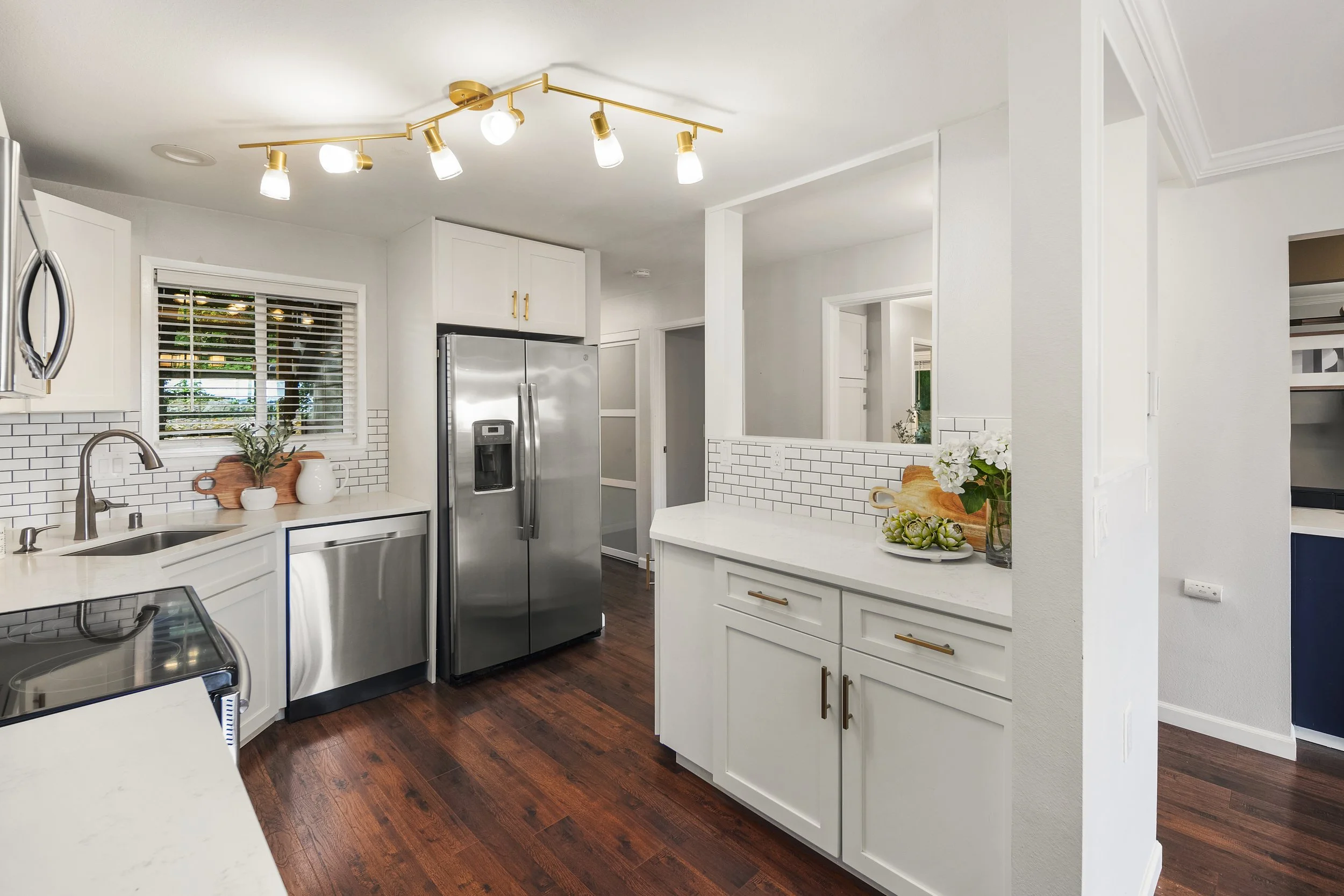 Kirkland WA condos Kitchen 2.jpg